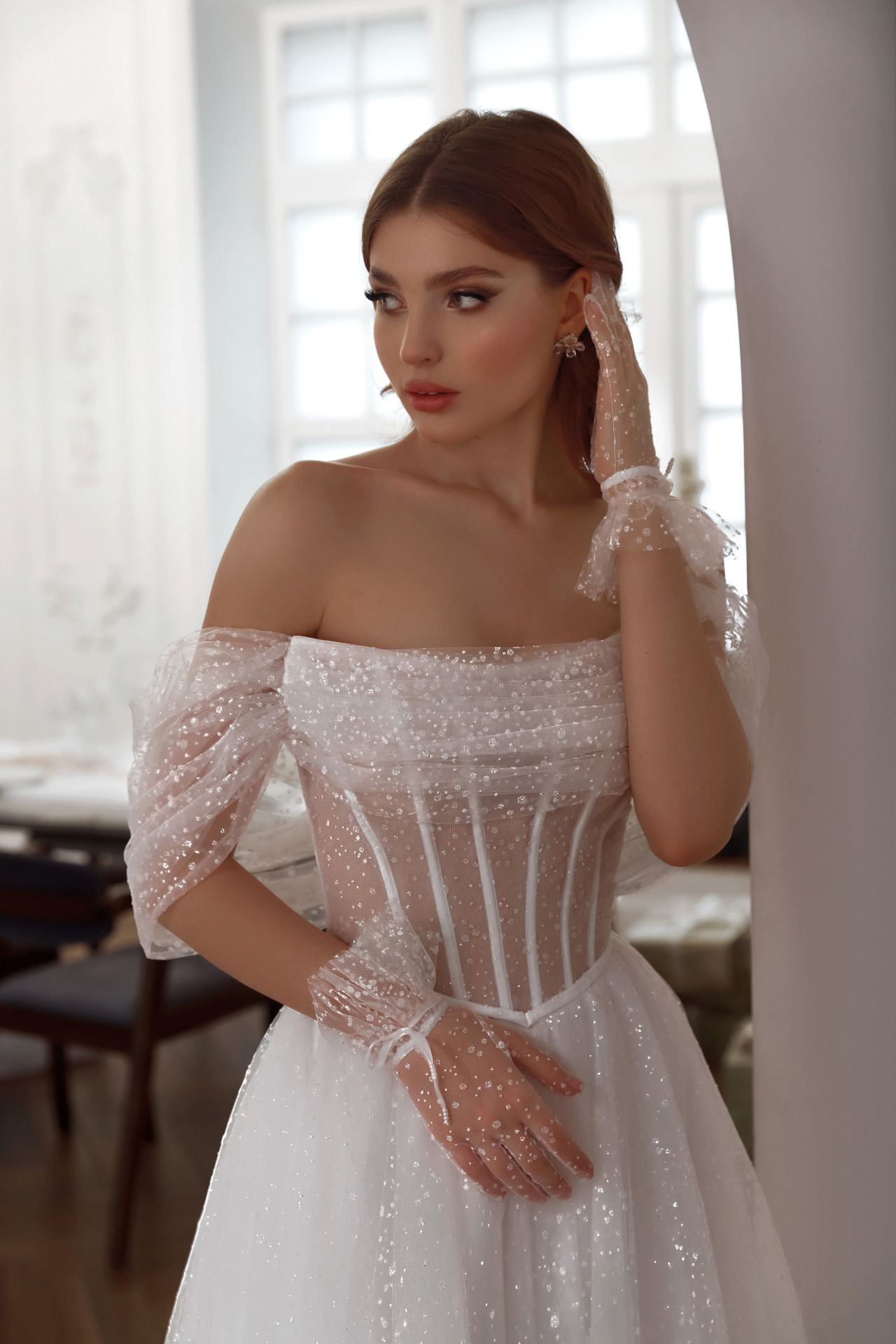 Блестящее свадебное платье с диснеевским корсетом фото