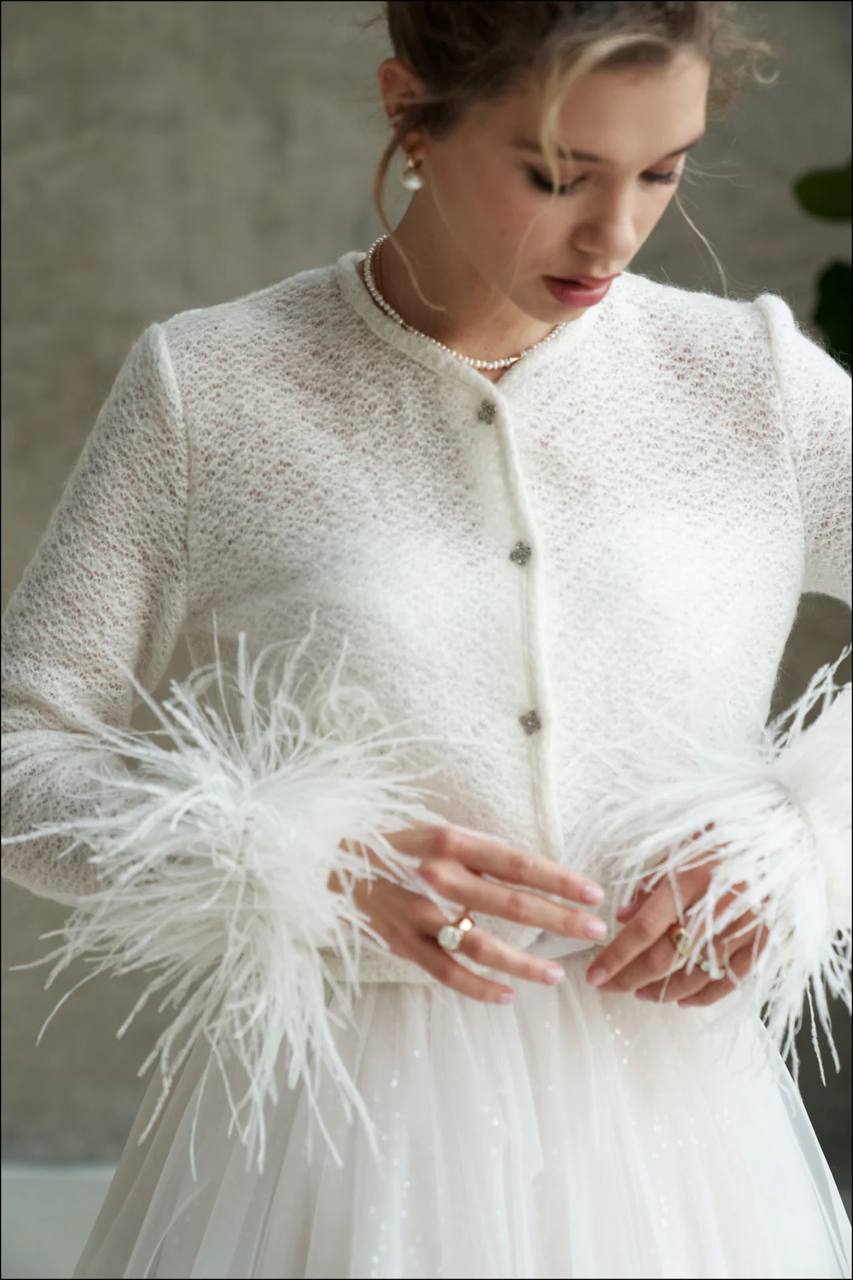 Шерстяной кардиган с перьями