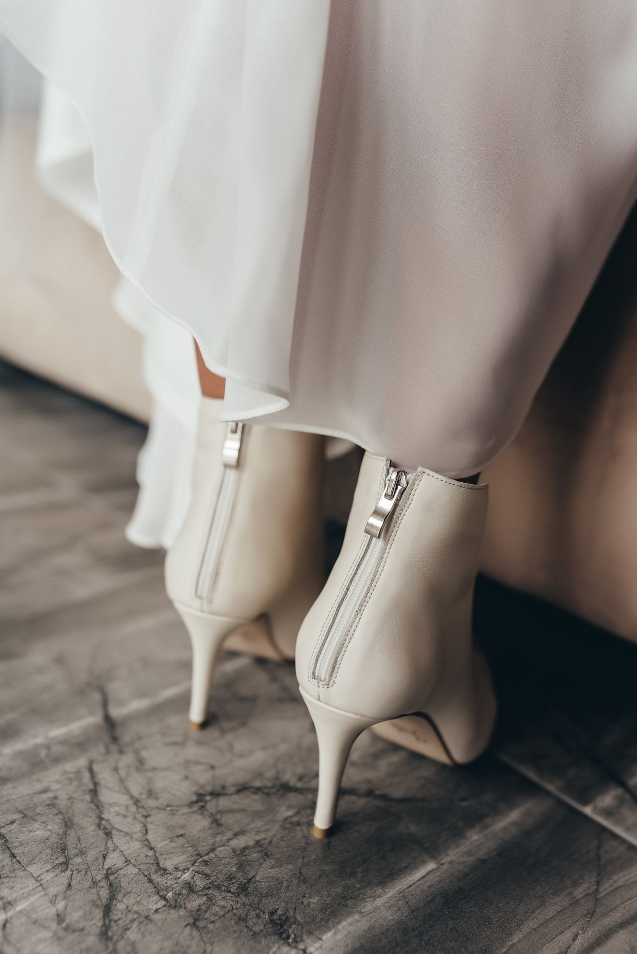 Прозрачные ботильоны с пайетками фото