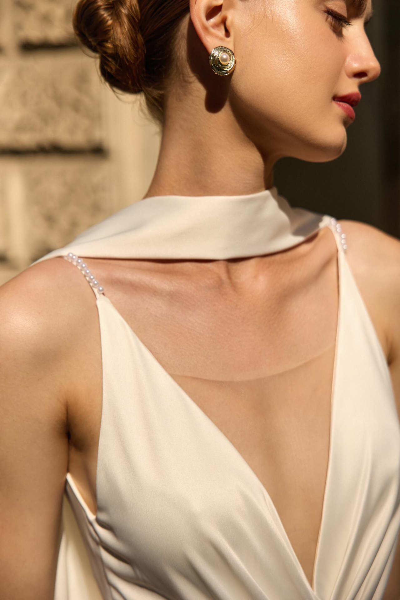 Атласная русалка на тонких бретелях фото