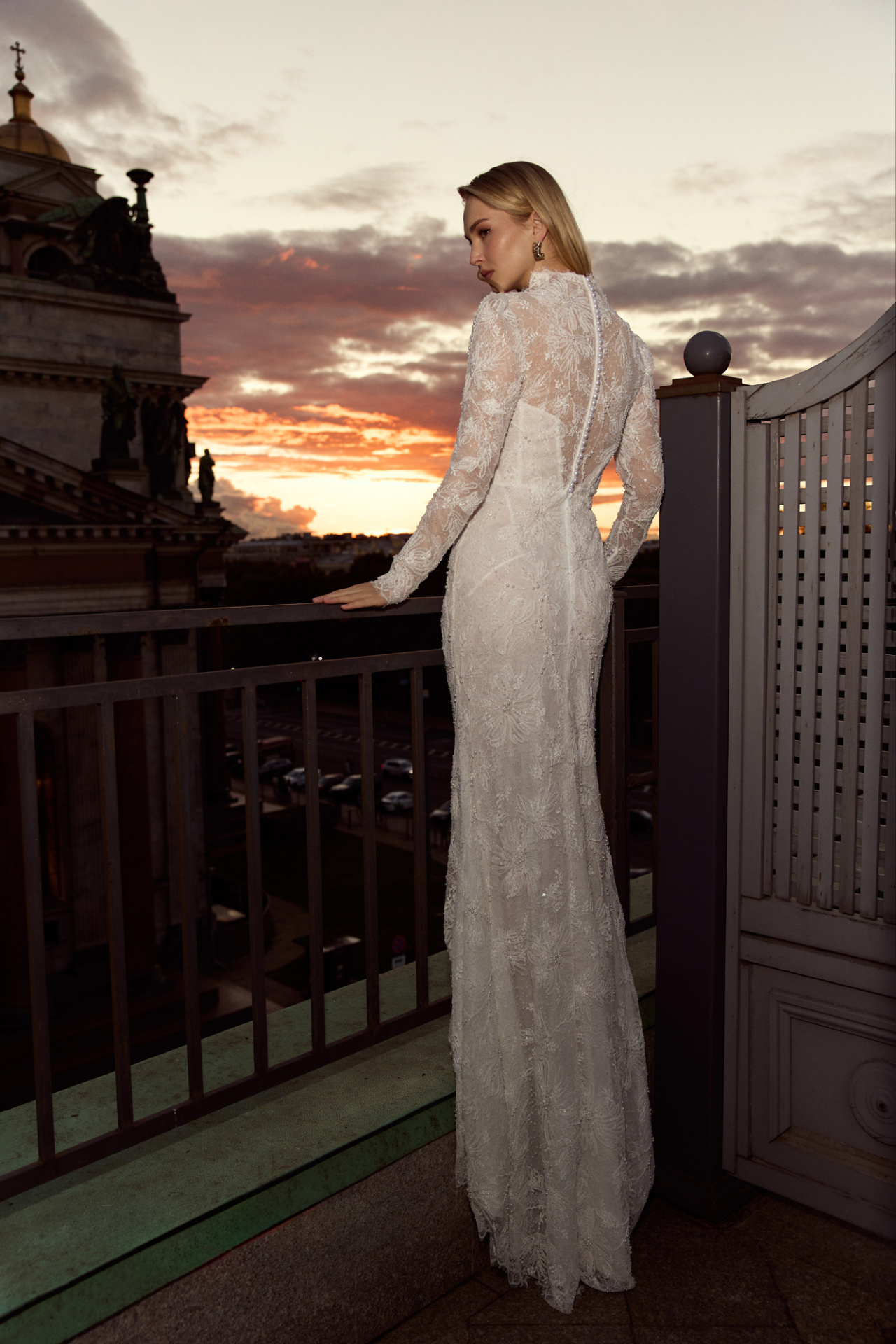 Кружевное свадебное платье русалка со шлейфом фото