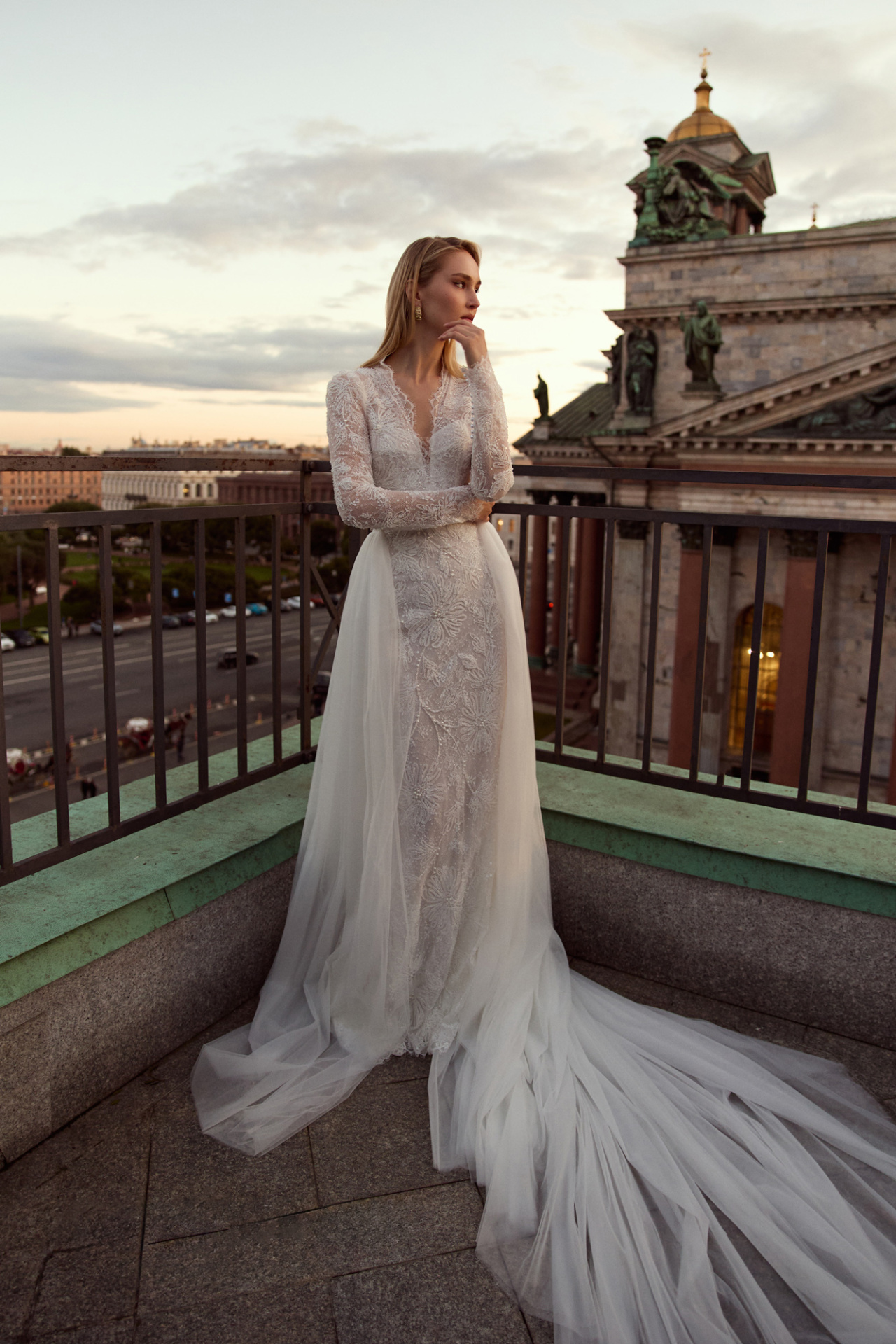 Кружевное свадебное платье русалка со шлейфом фото