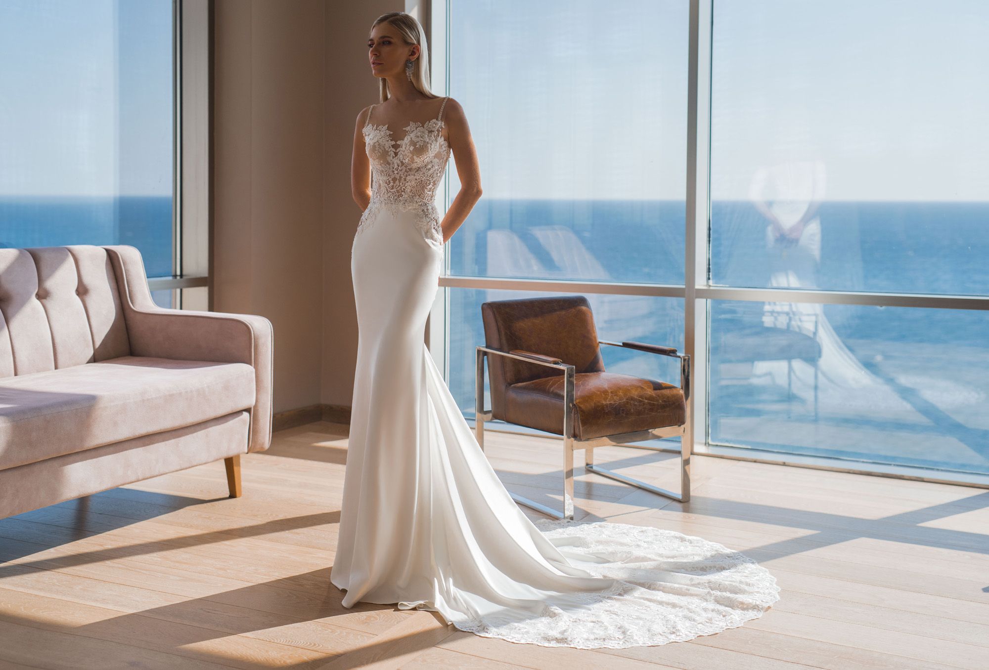 Атласная русалка с кружевным верхом фото