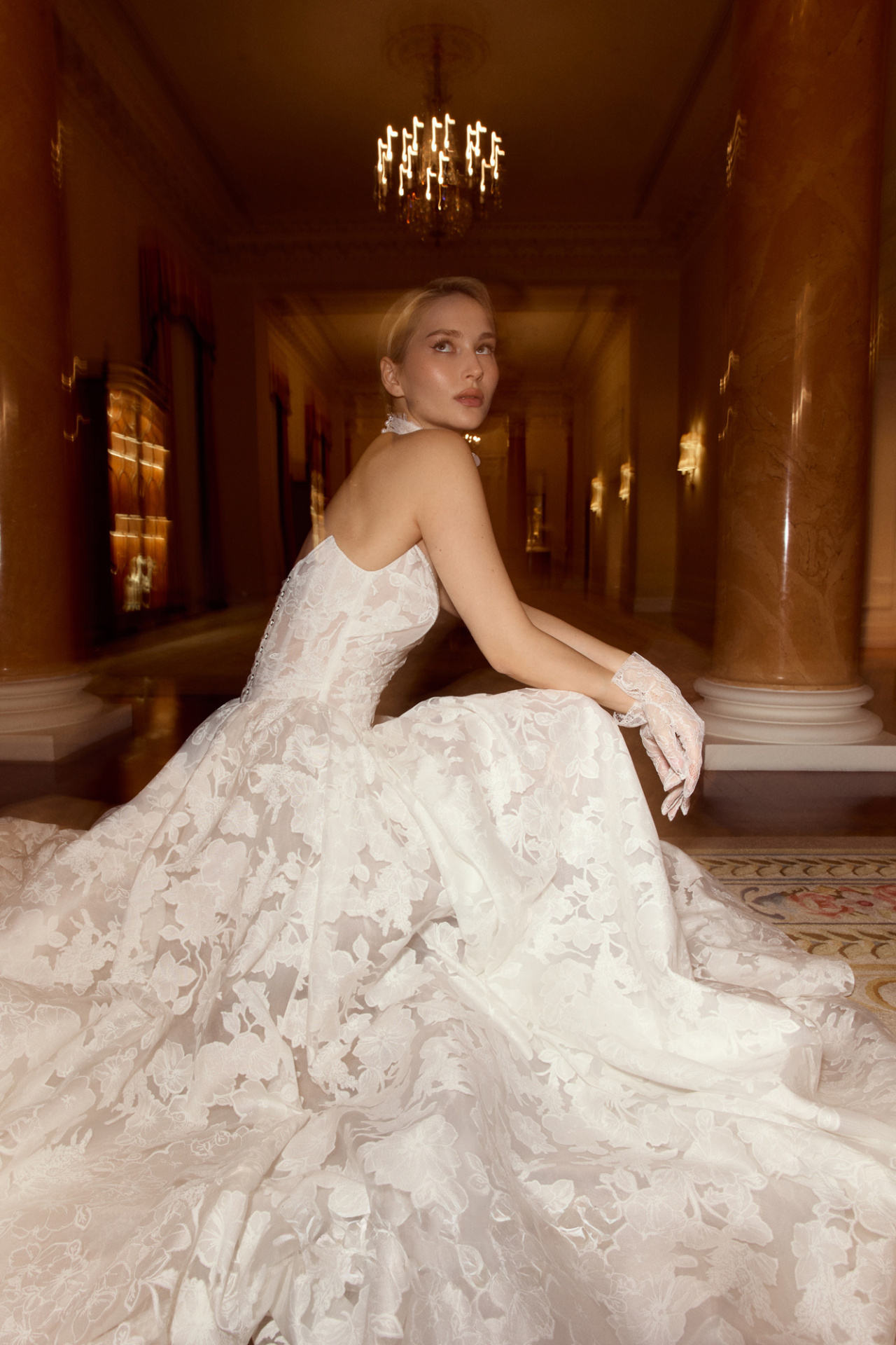 Роскошное свадебное платье из авторского кружева фото