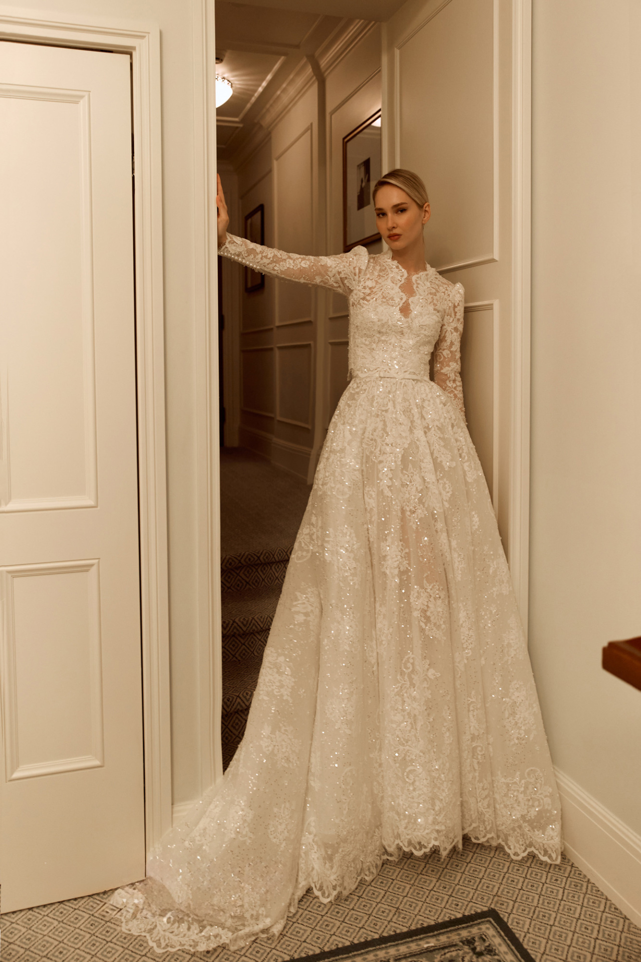 Пышное кружевное свадебное платье со съемным болеро фото