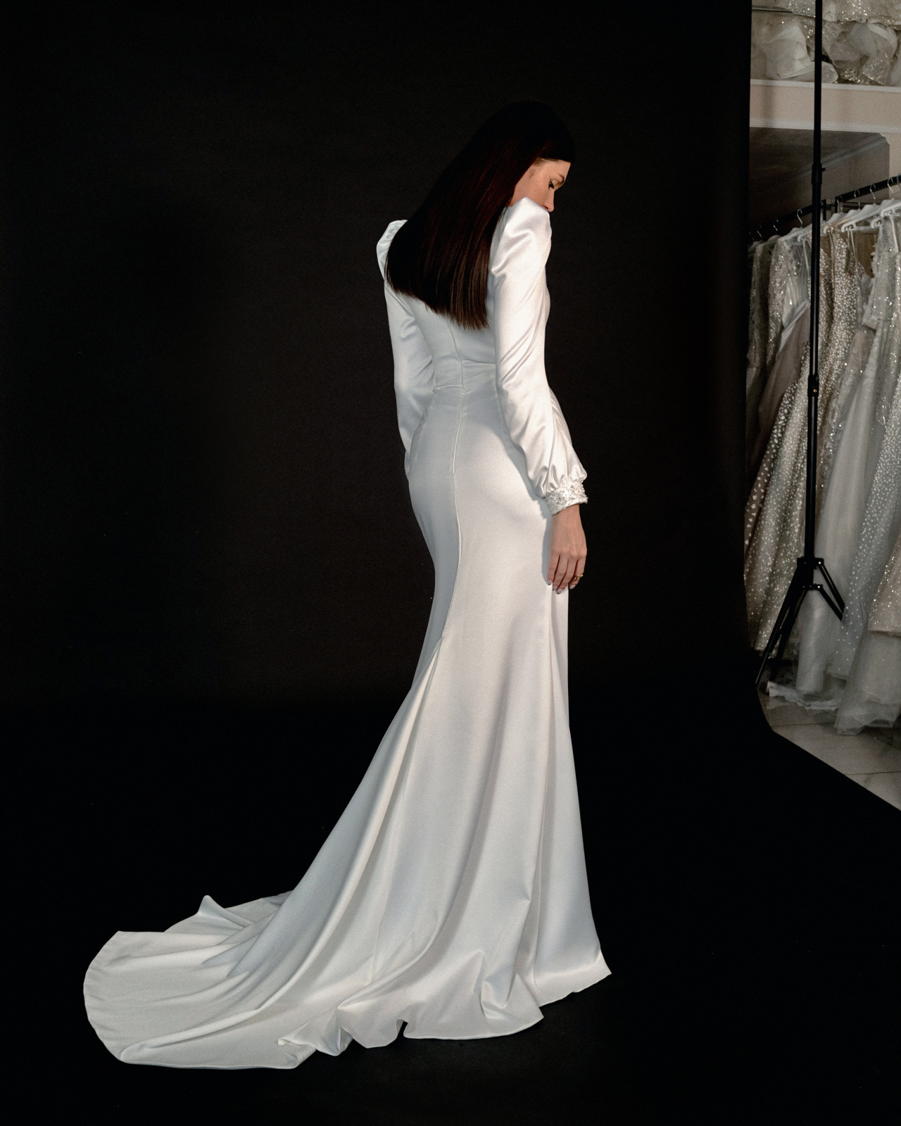 Эффектное свадебное платье рыбка из атласа фото