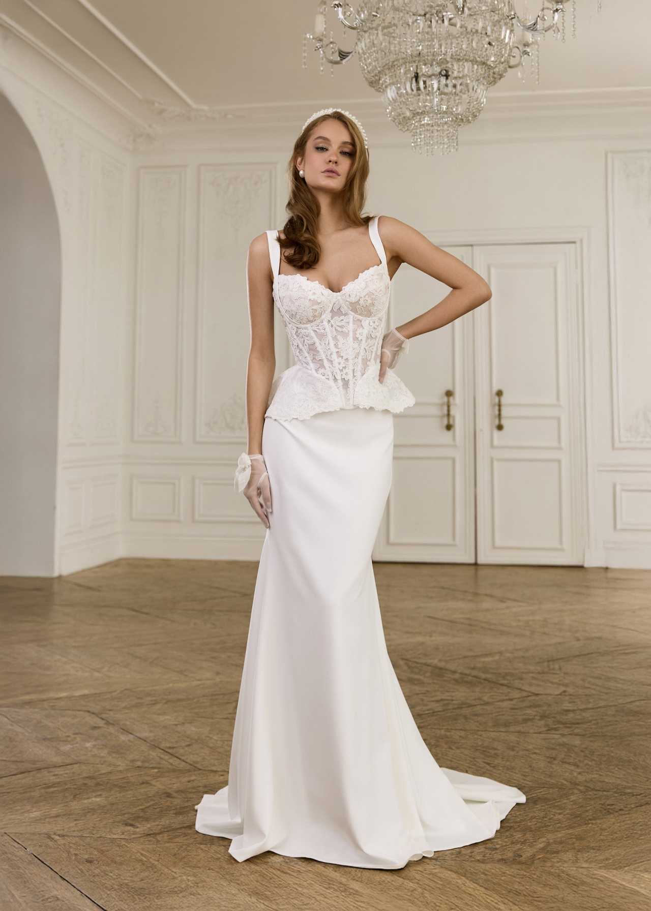 Свадебный комплект кружевного корсета и юбки из гладкой ткани фото