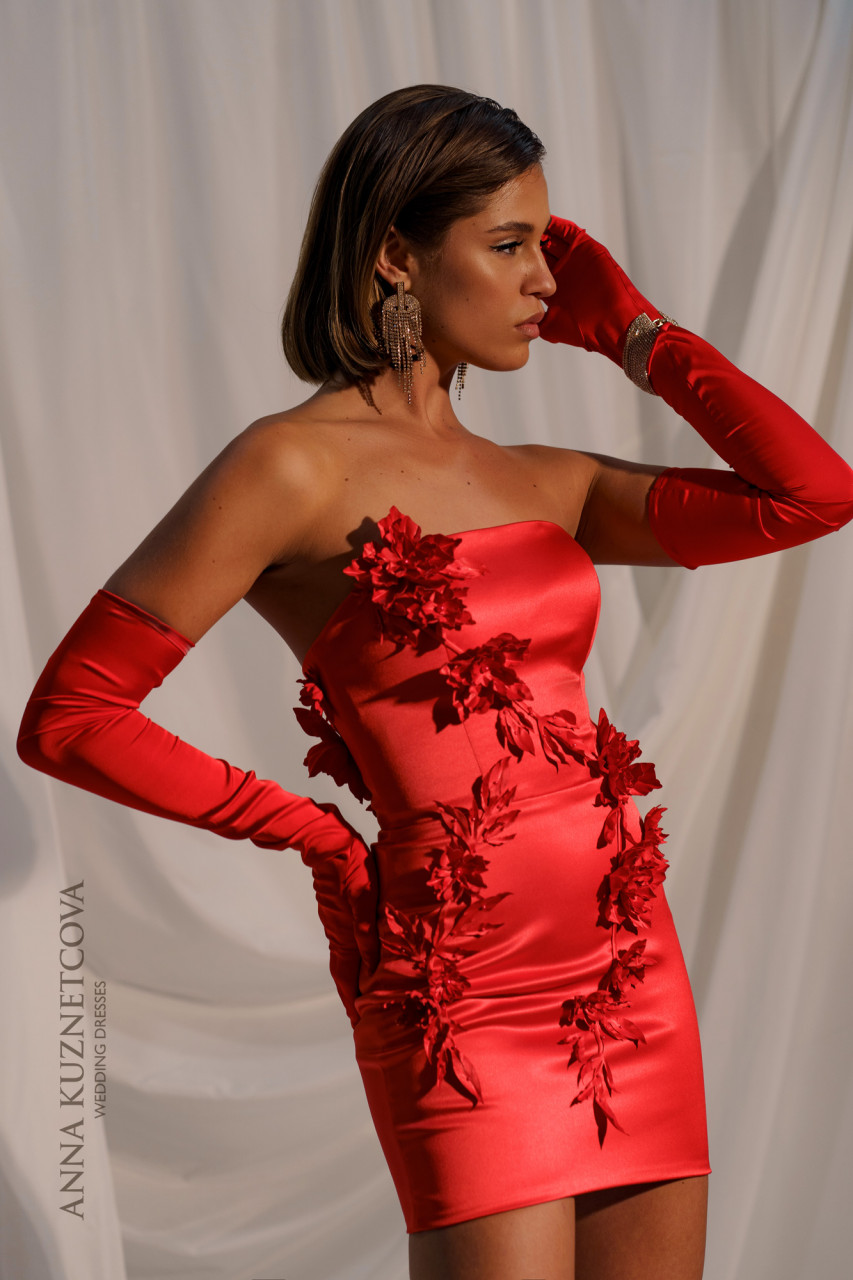 Красное вечернее мини-платье фото