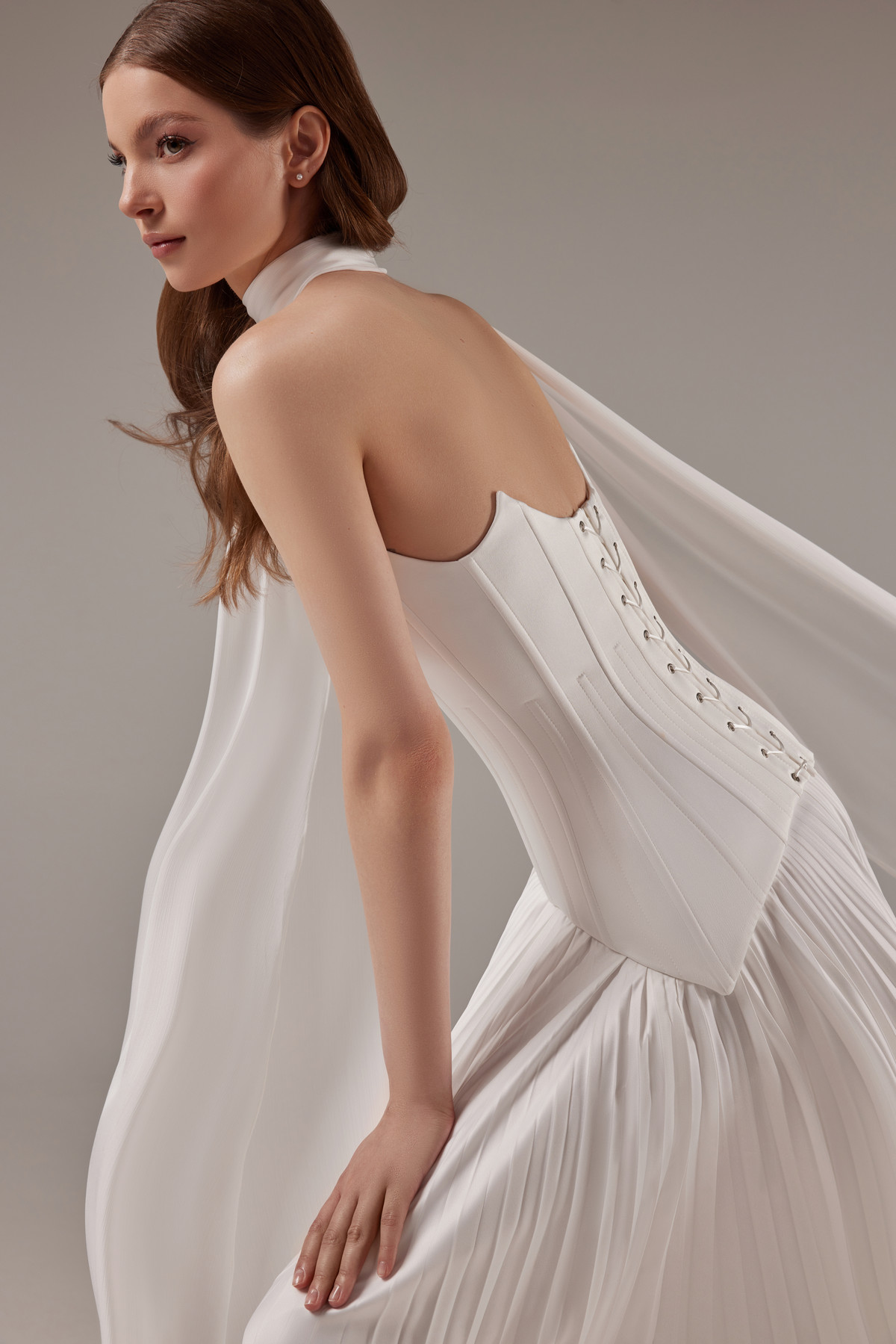 Лаконичный свадебный комплект с юбкой плиссе фото