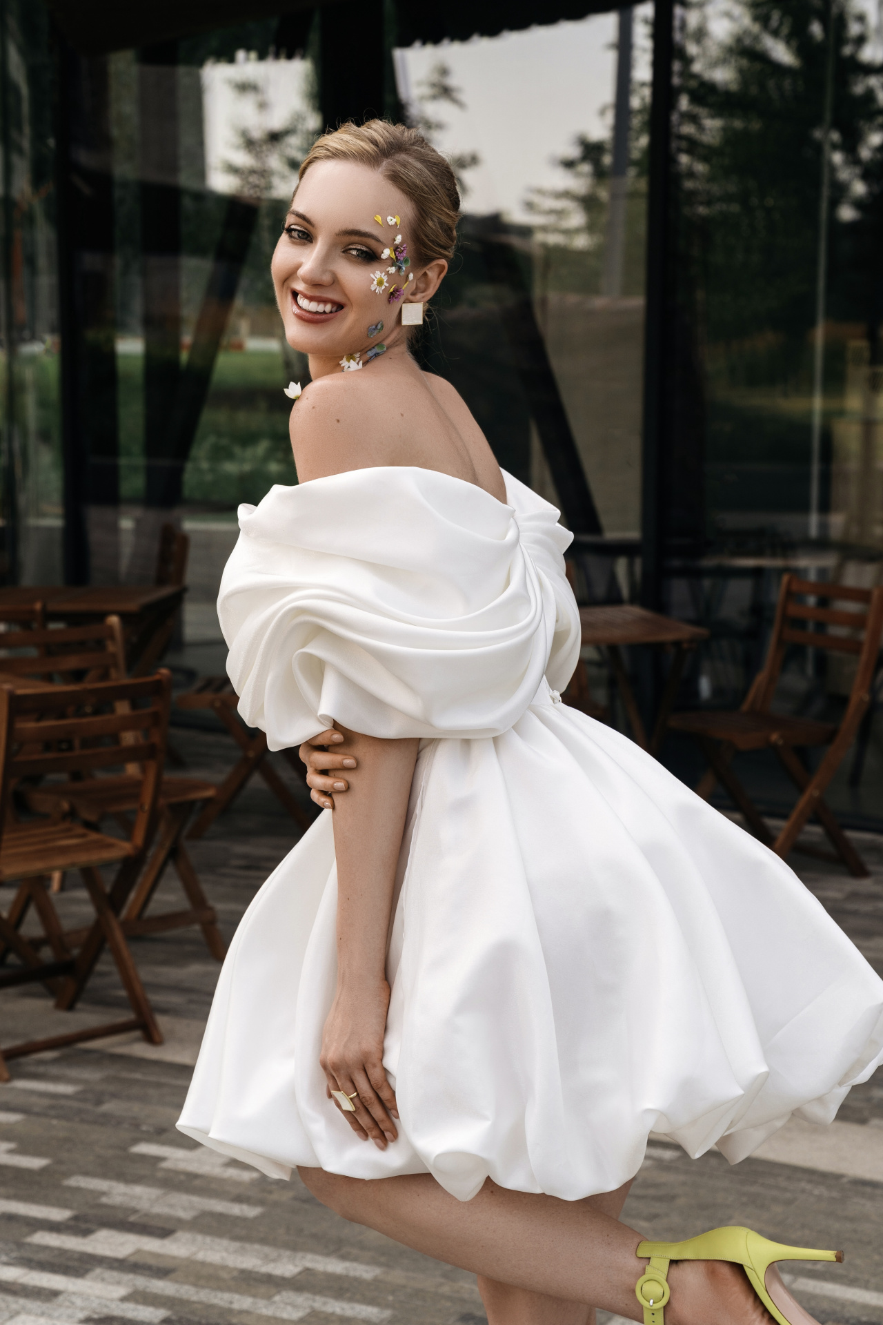 Свадебное платье мини силуэта баллон фото