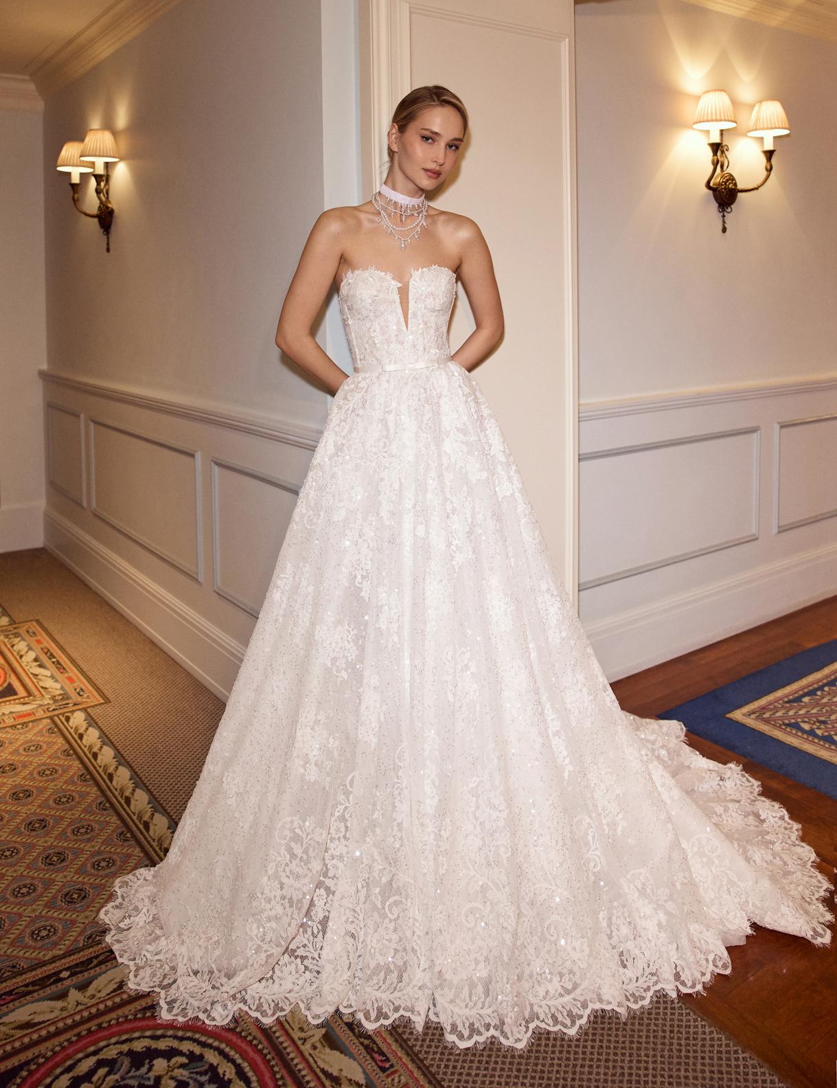 Пышное кружевное свадебное платье со съемным болеро фото