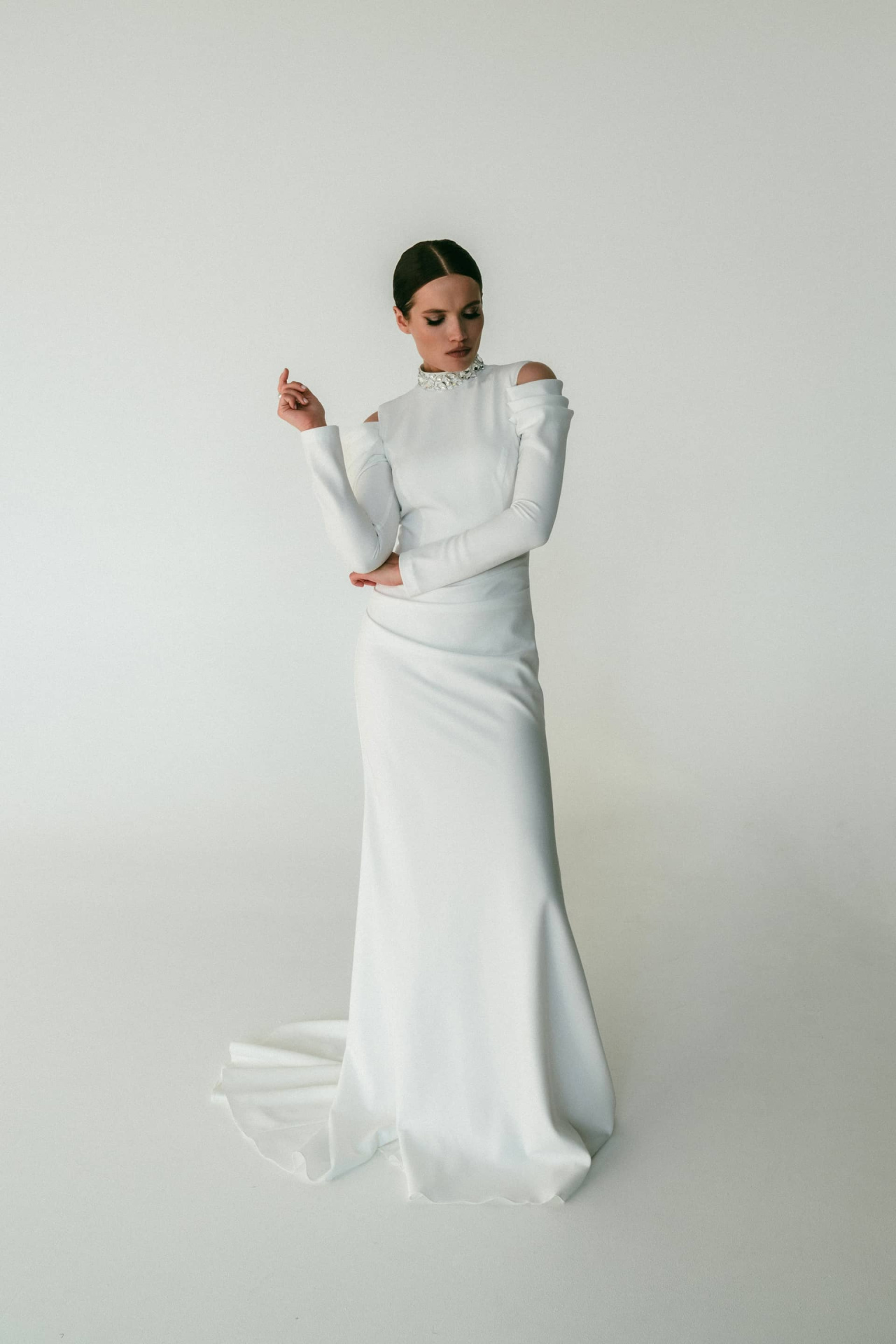 Минималистичное платье силуэта «Рыбка» фото