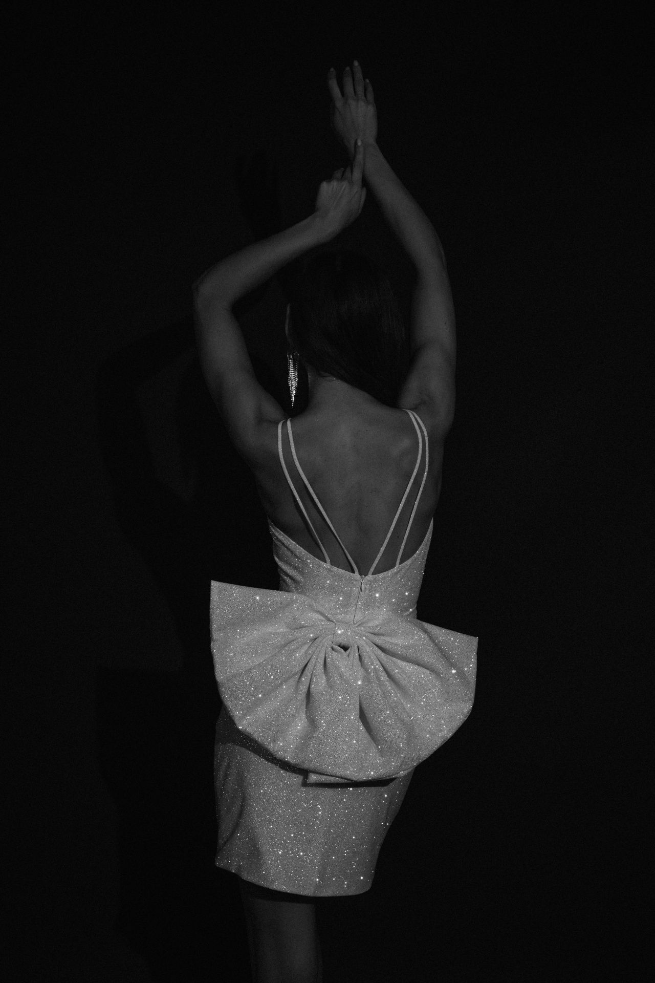 Короткое свадебное платье с бантом фото