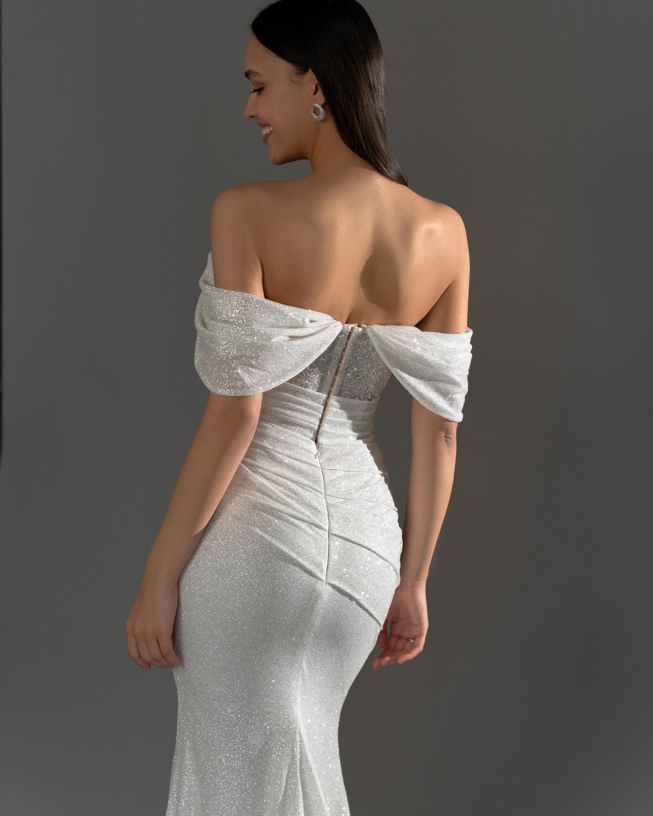 Сверкающая русалка со спущенными плечиками фото