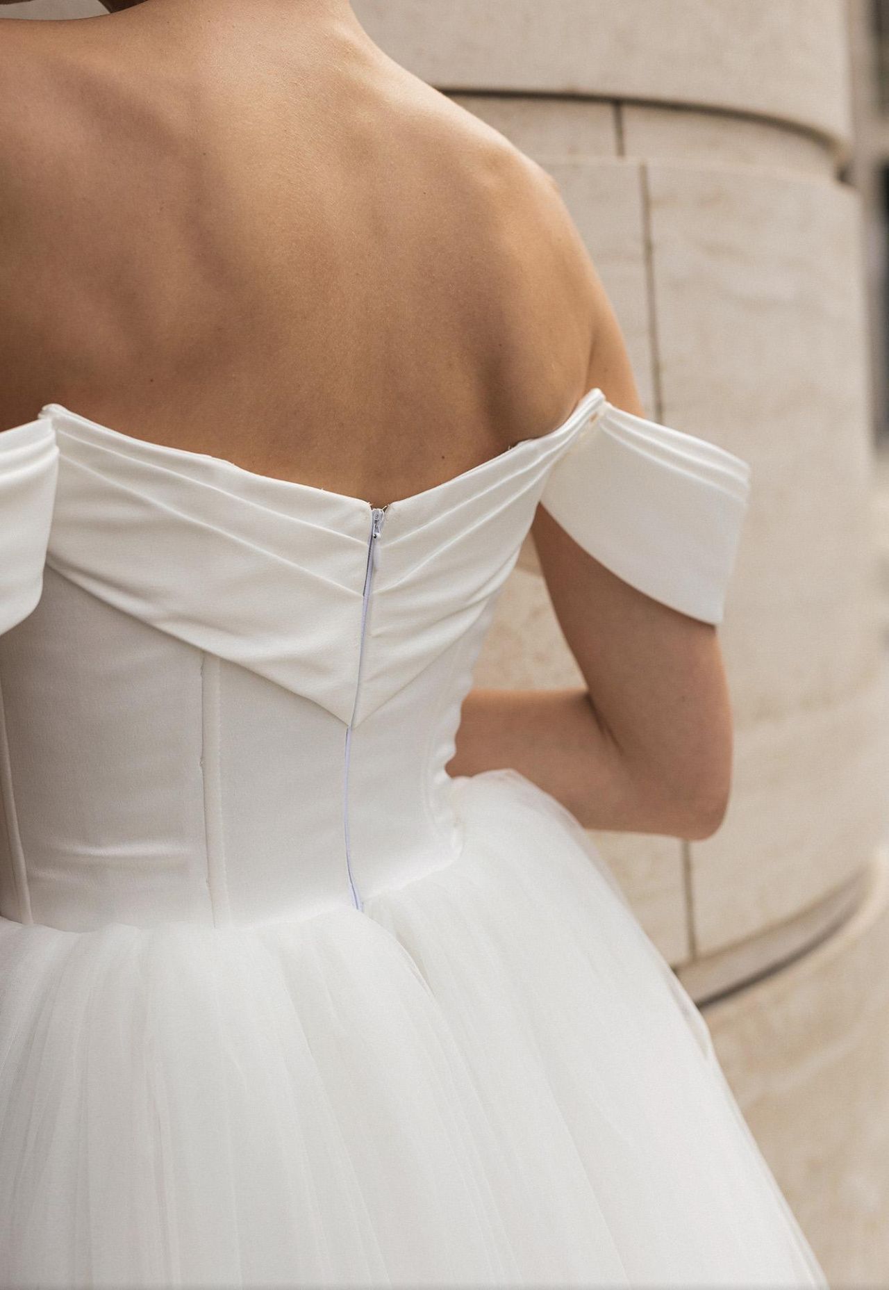 Нежное свадебное платье со шлейфом