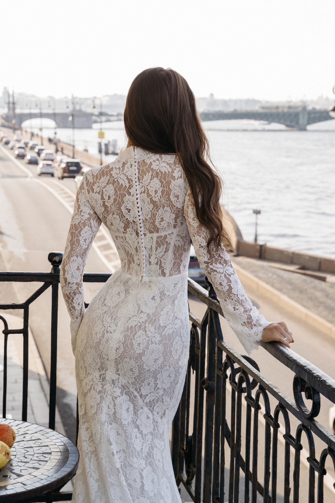 Кружевное свадебное платье рыбка с рукавами фото