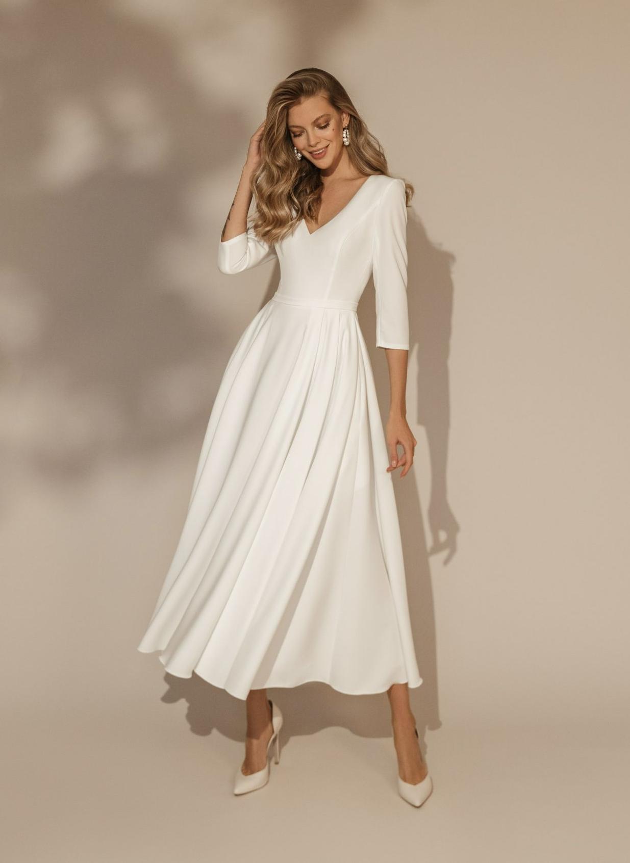 Атласное свадебное платье миди фото