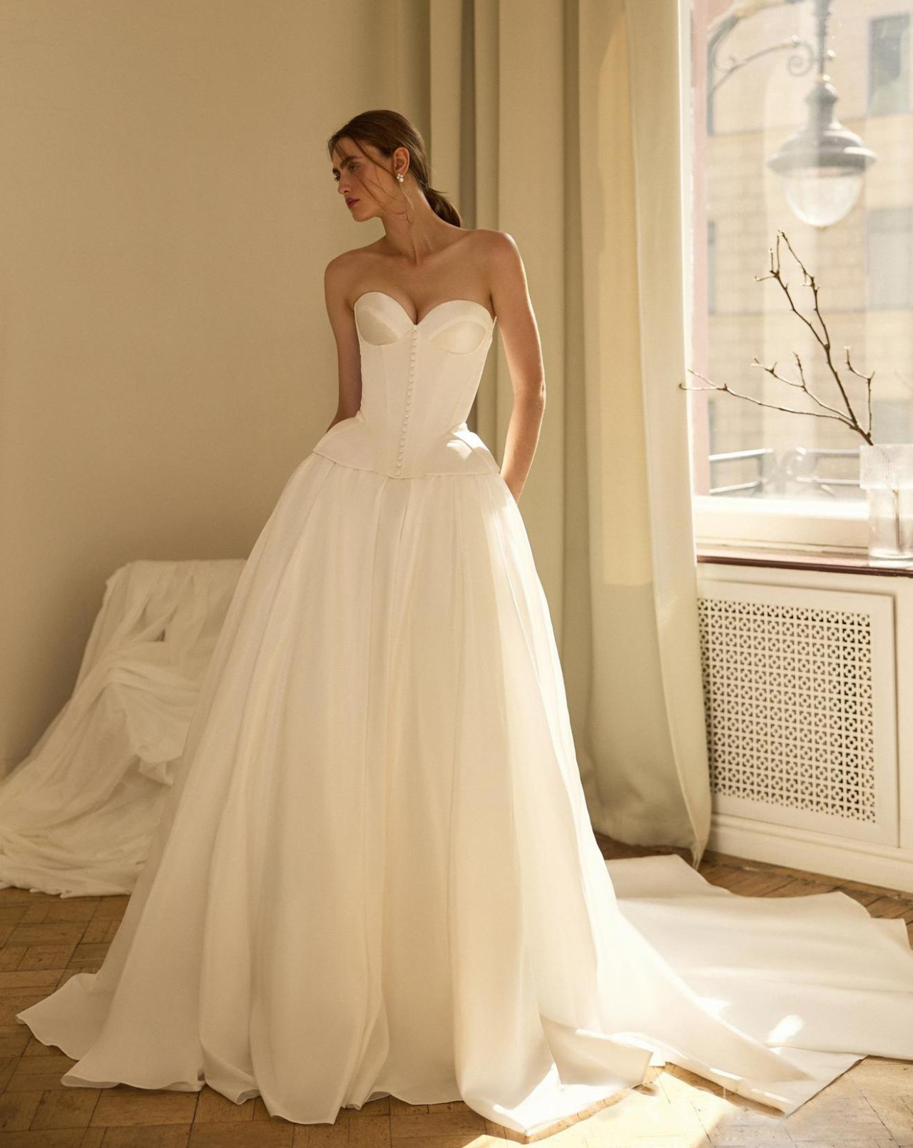 Свадебный комплект из пышной атласной юбки и корсета фото