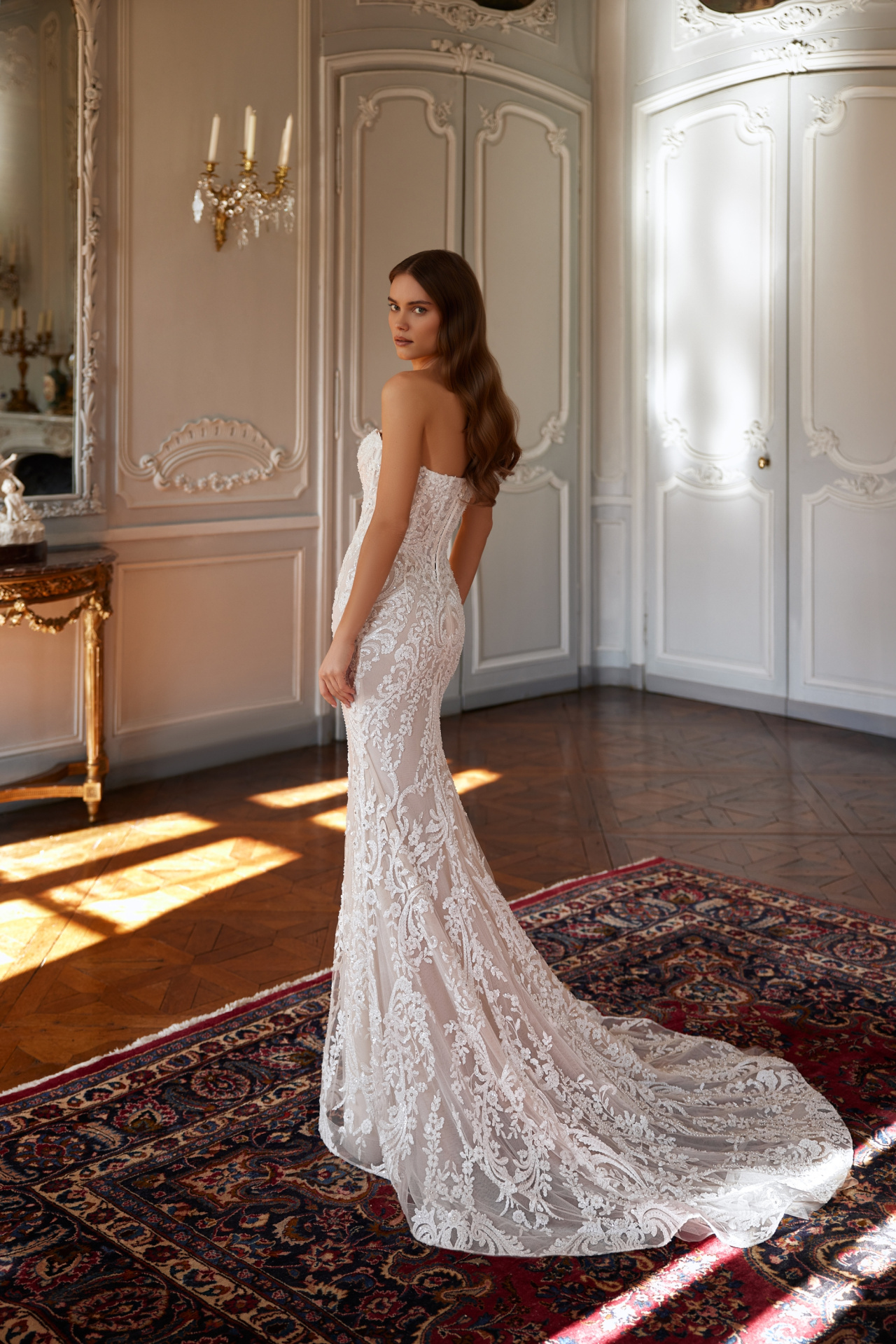 Кружевное свадебное платье рыбка с открытыми плечами фото