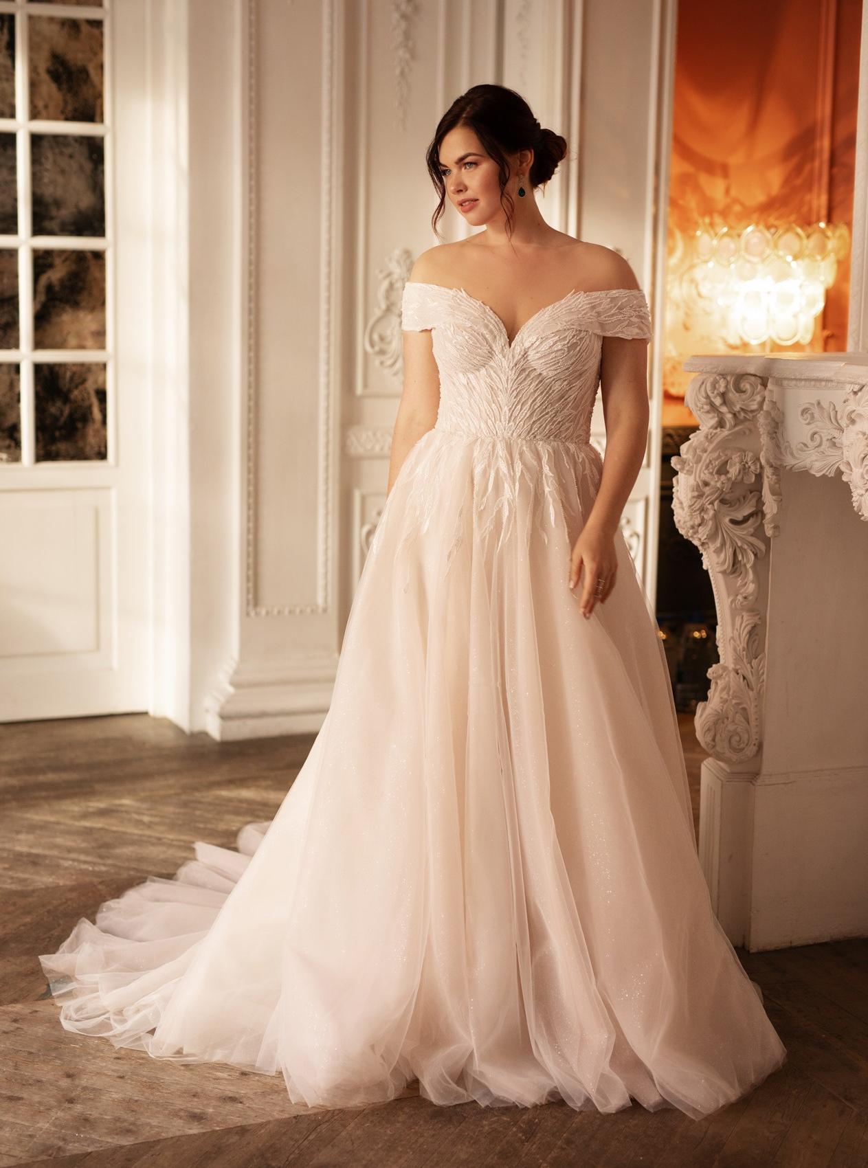 Классическое свадебное платье большого размера