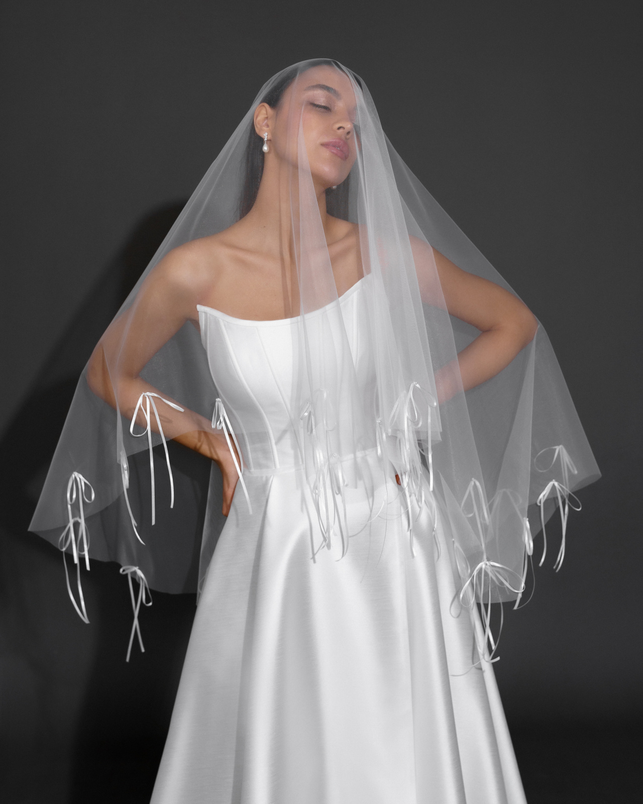 Свадебная фата с атласными бантиками фото