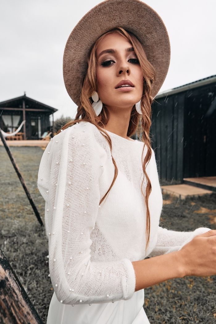 Шерстяной свитер с жемчугом