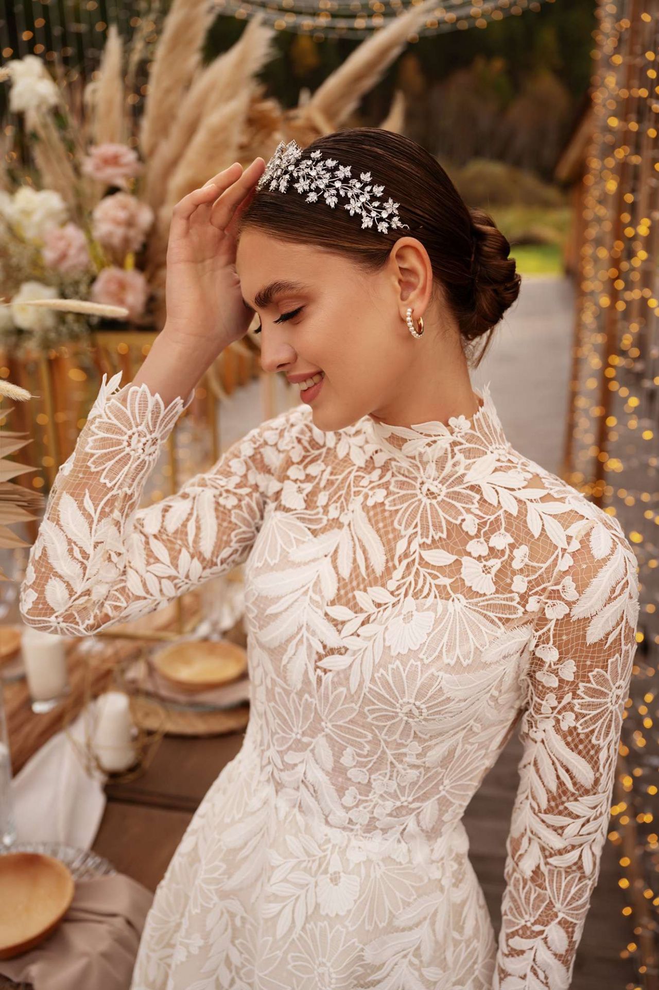 Закрытое свадебное платье в хлопковом кружеве фото