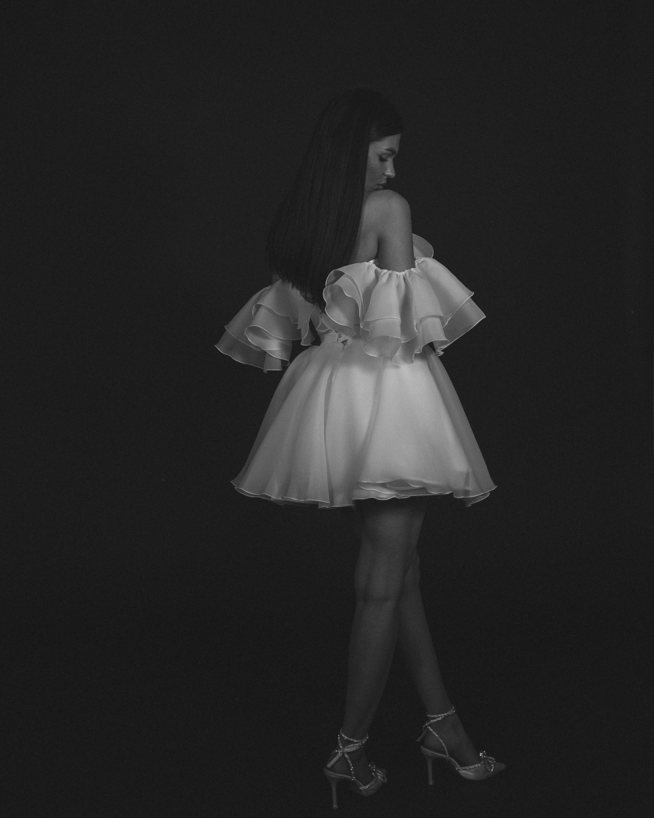 Воздушное свадебное платье мини фото