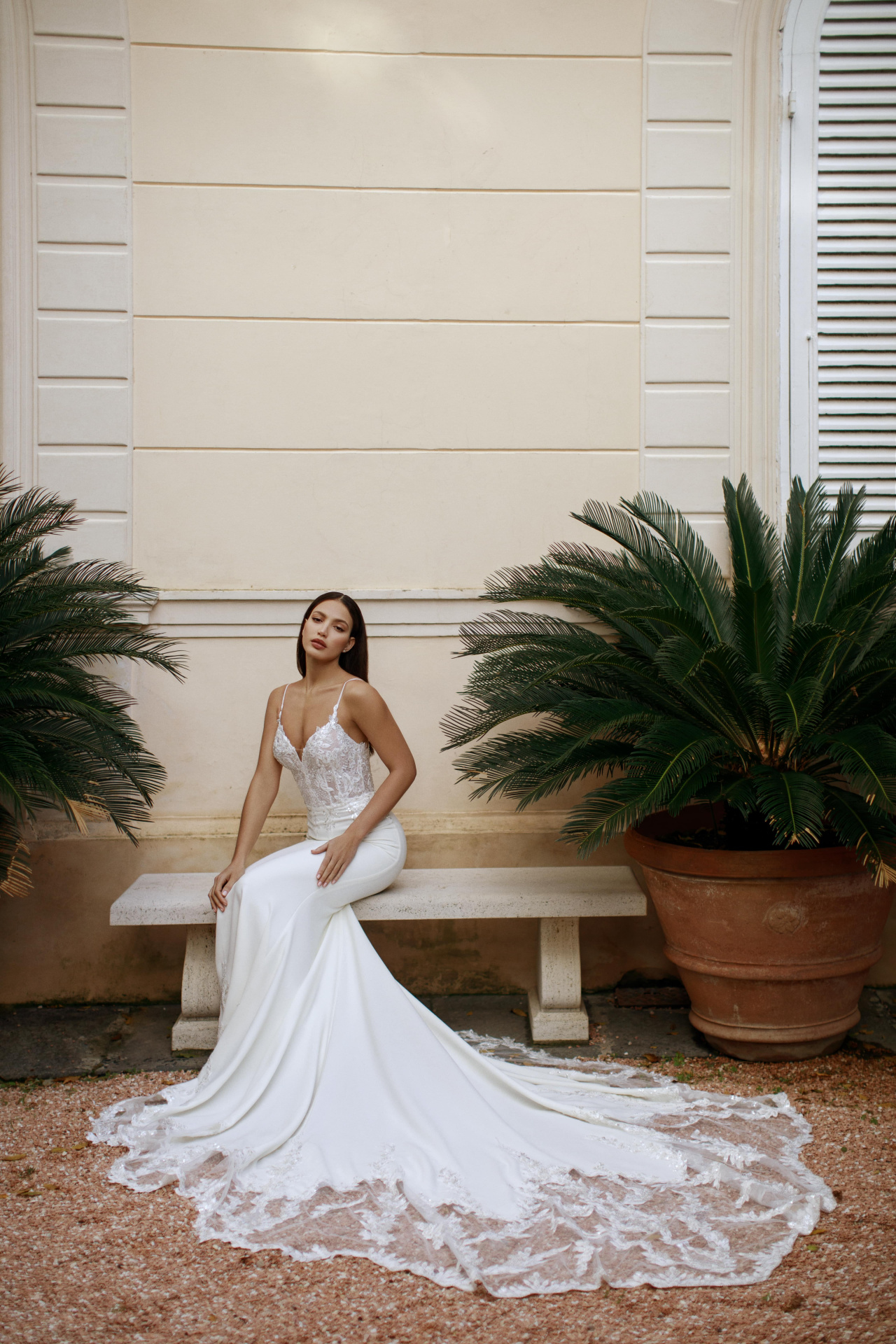 Свадебное платье русалка с роскошным шлейфом фото