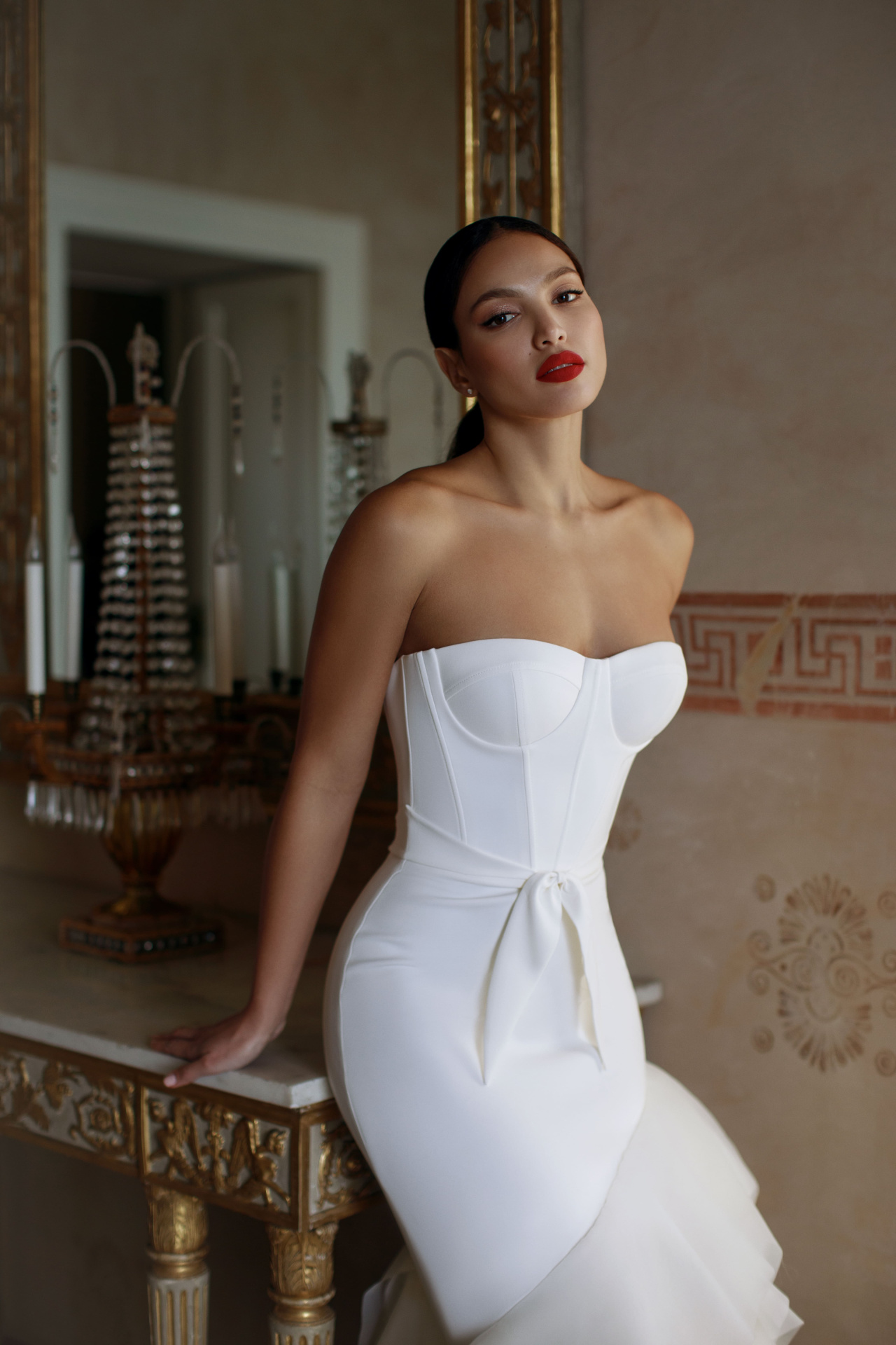 Роскошное свадебное платье с многоярусной юбкой фото