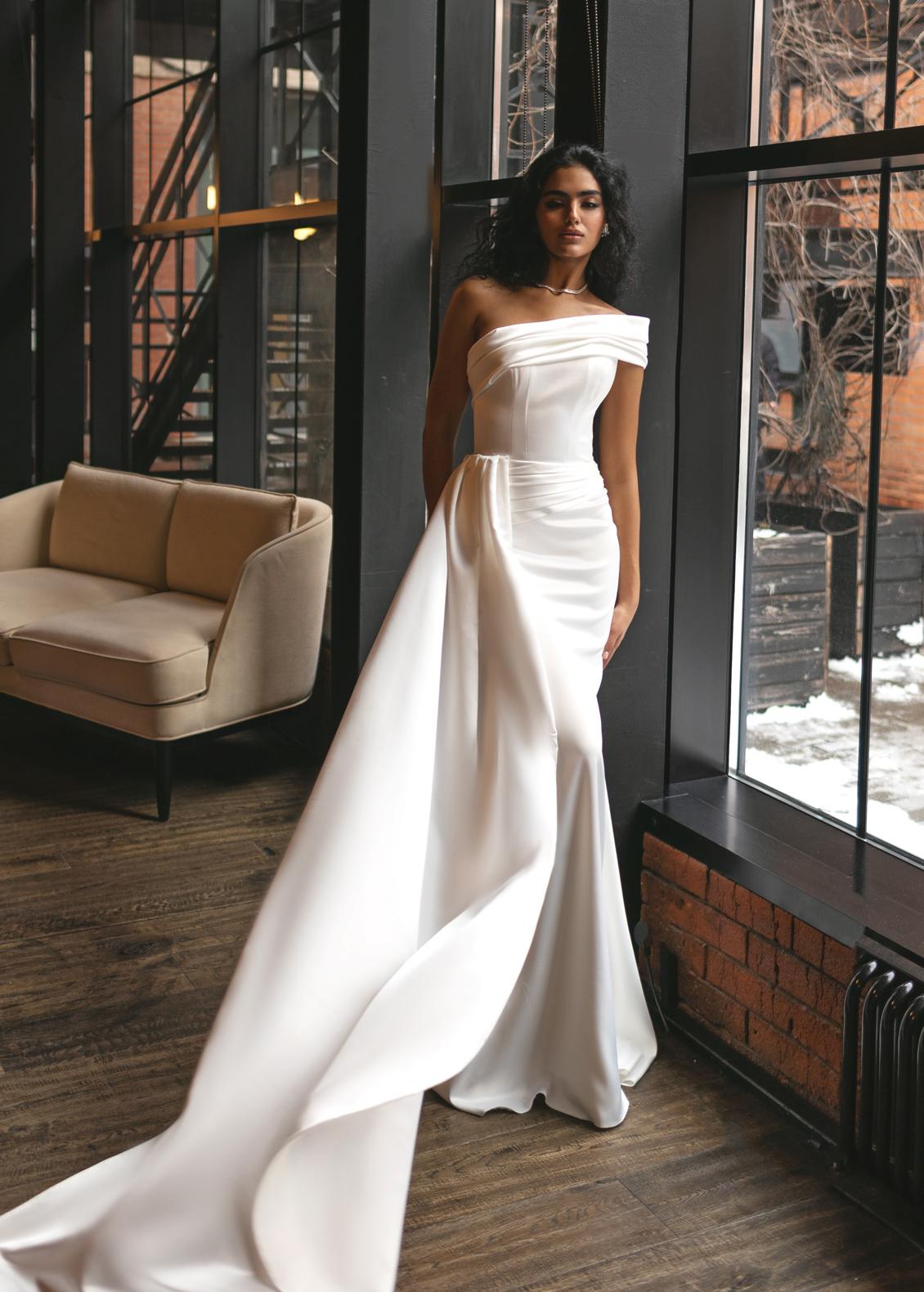 Атласное свадебное платье русалка фото