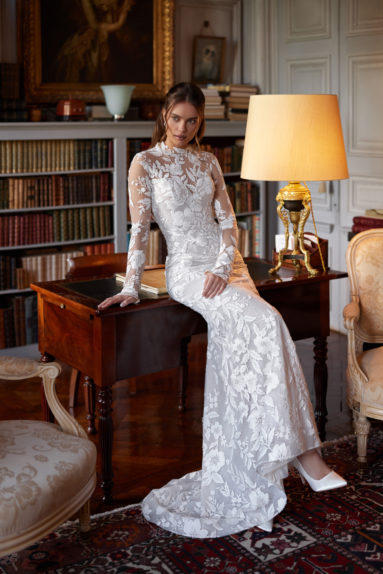 Комплект из кржевной русалки и съемного корсета с притачным шлейфом фото