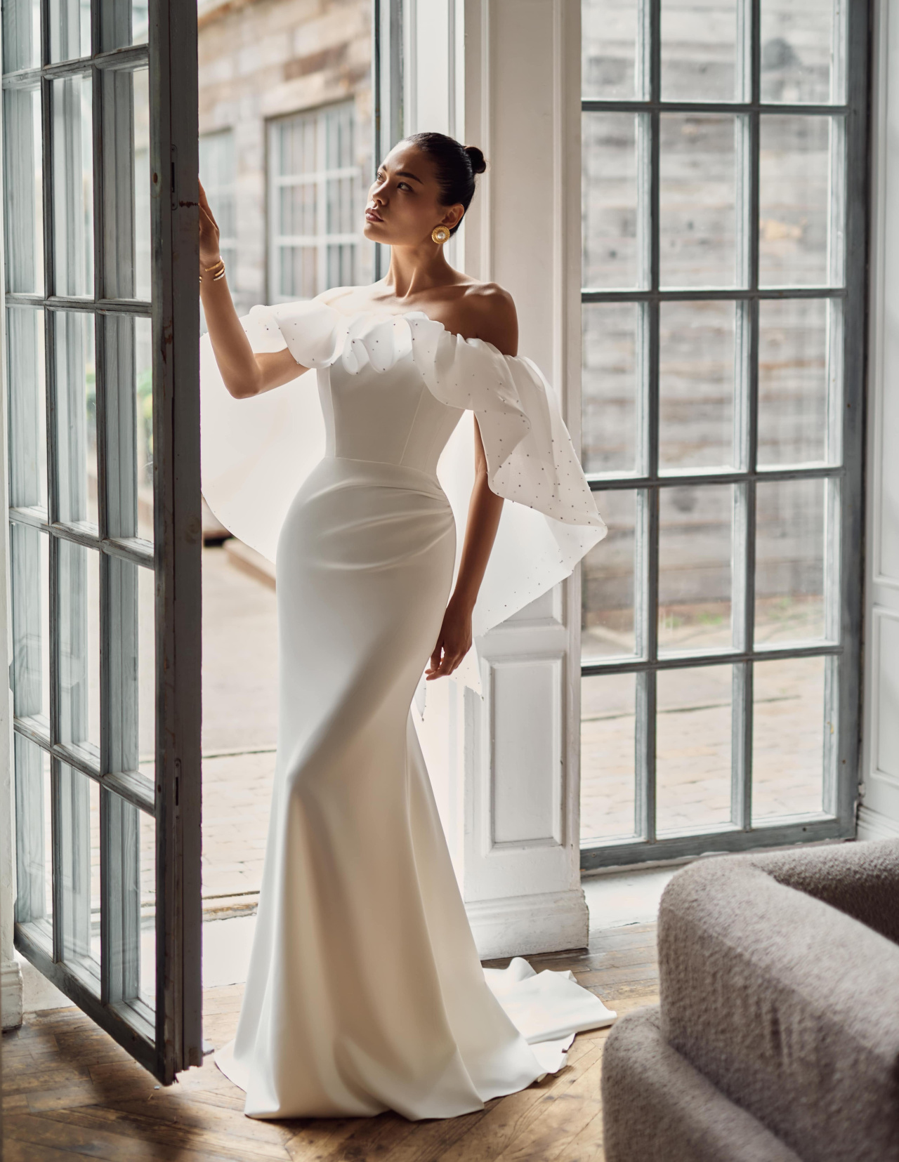 Стильное свадебное платье облегающего силуэта фото