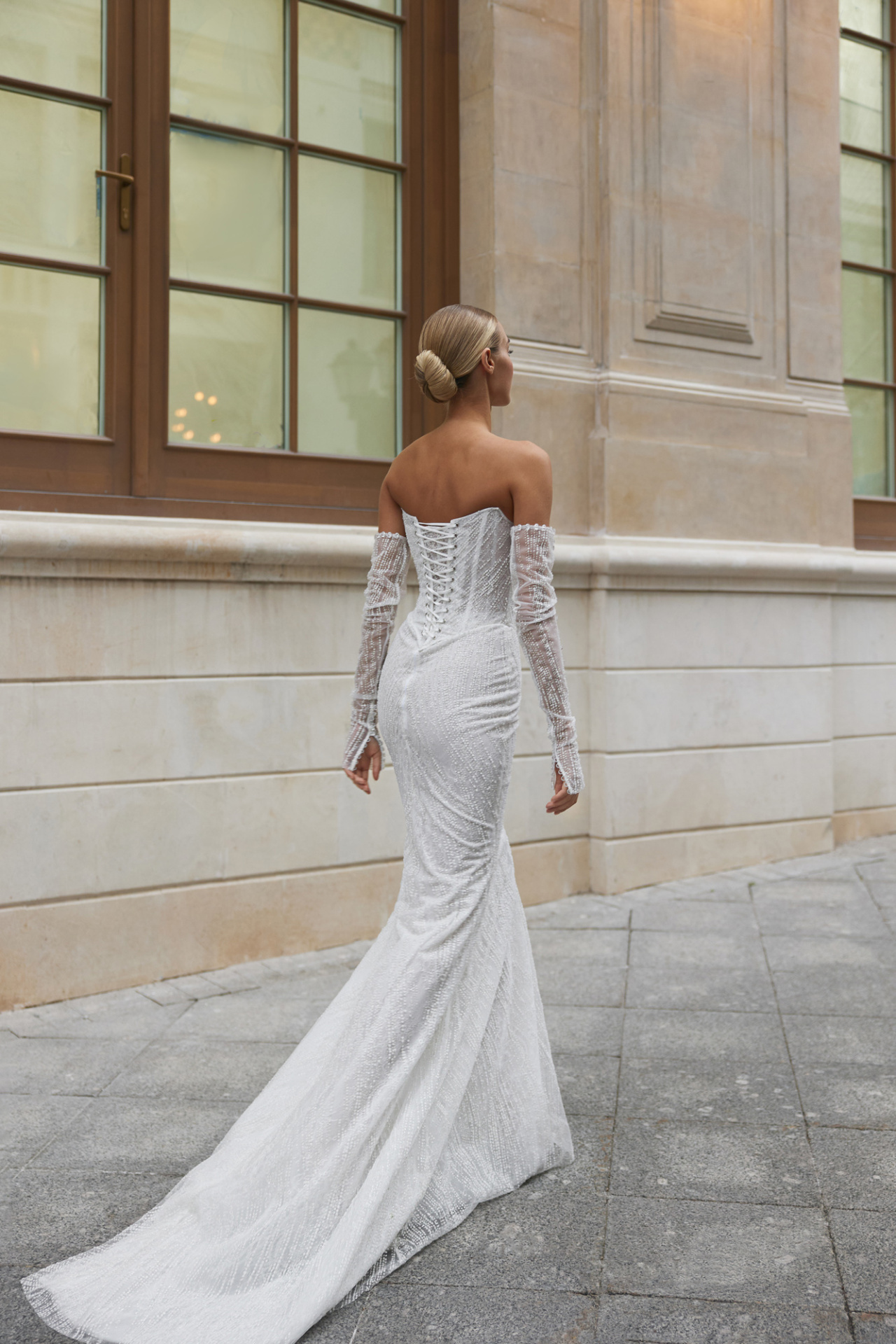 Сверкающий свадебный комплект фото