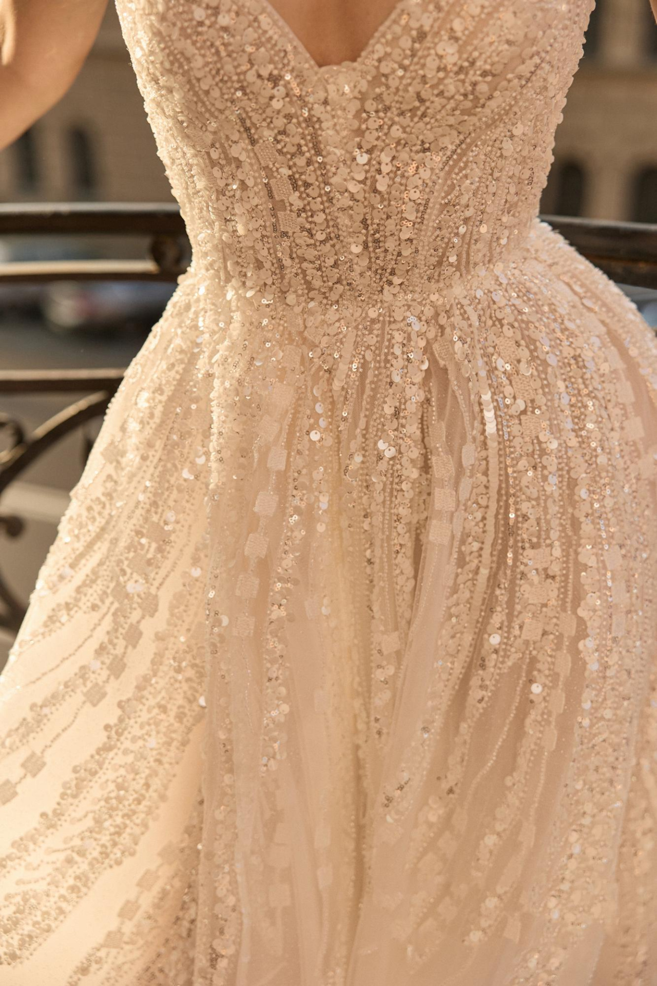 Роскошное свадебное платье с вышивкой фото