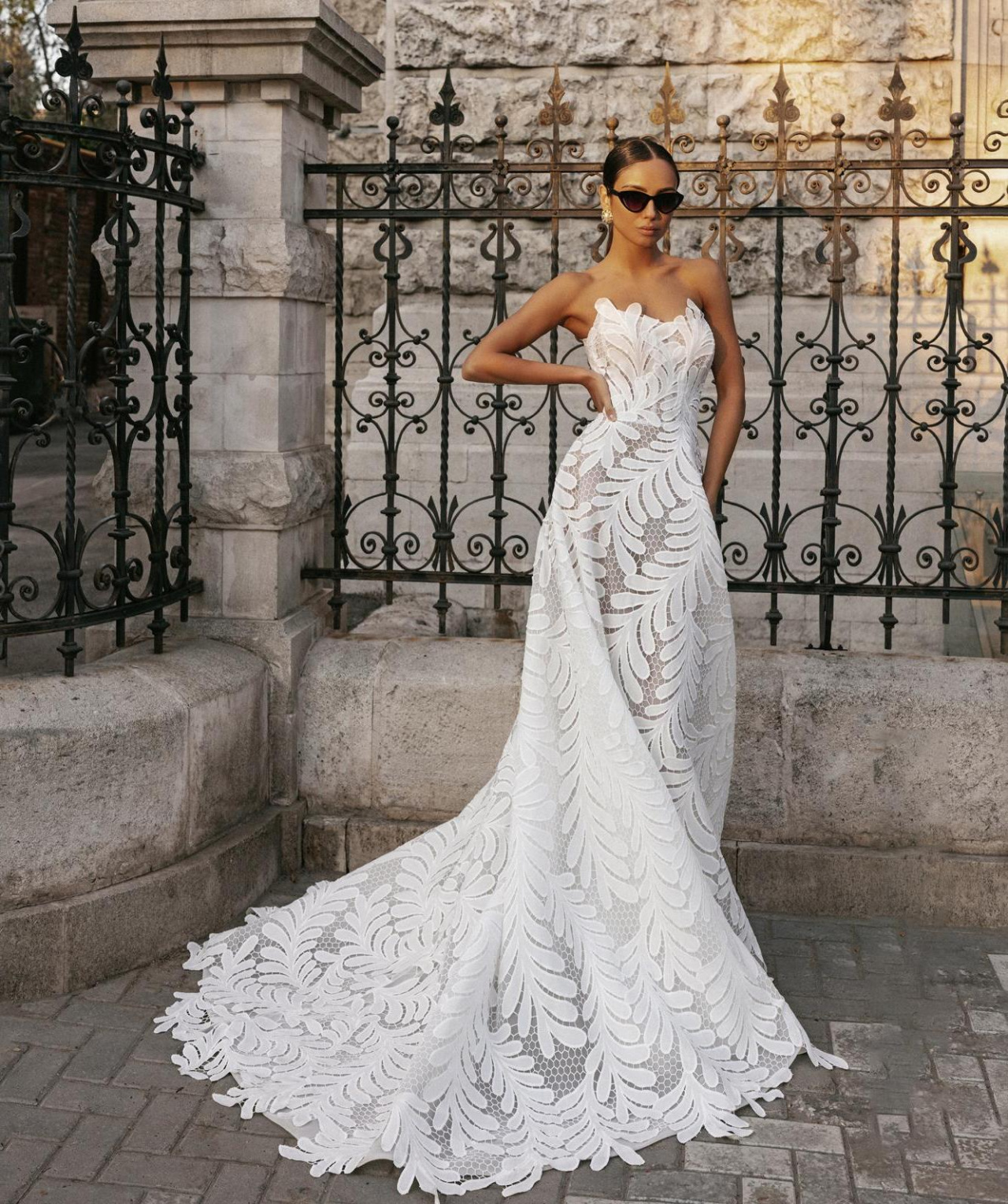 Необычное кружевное свадебное платье фото