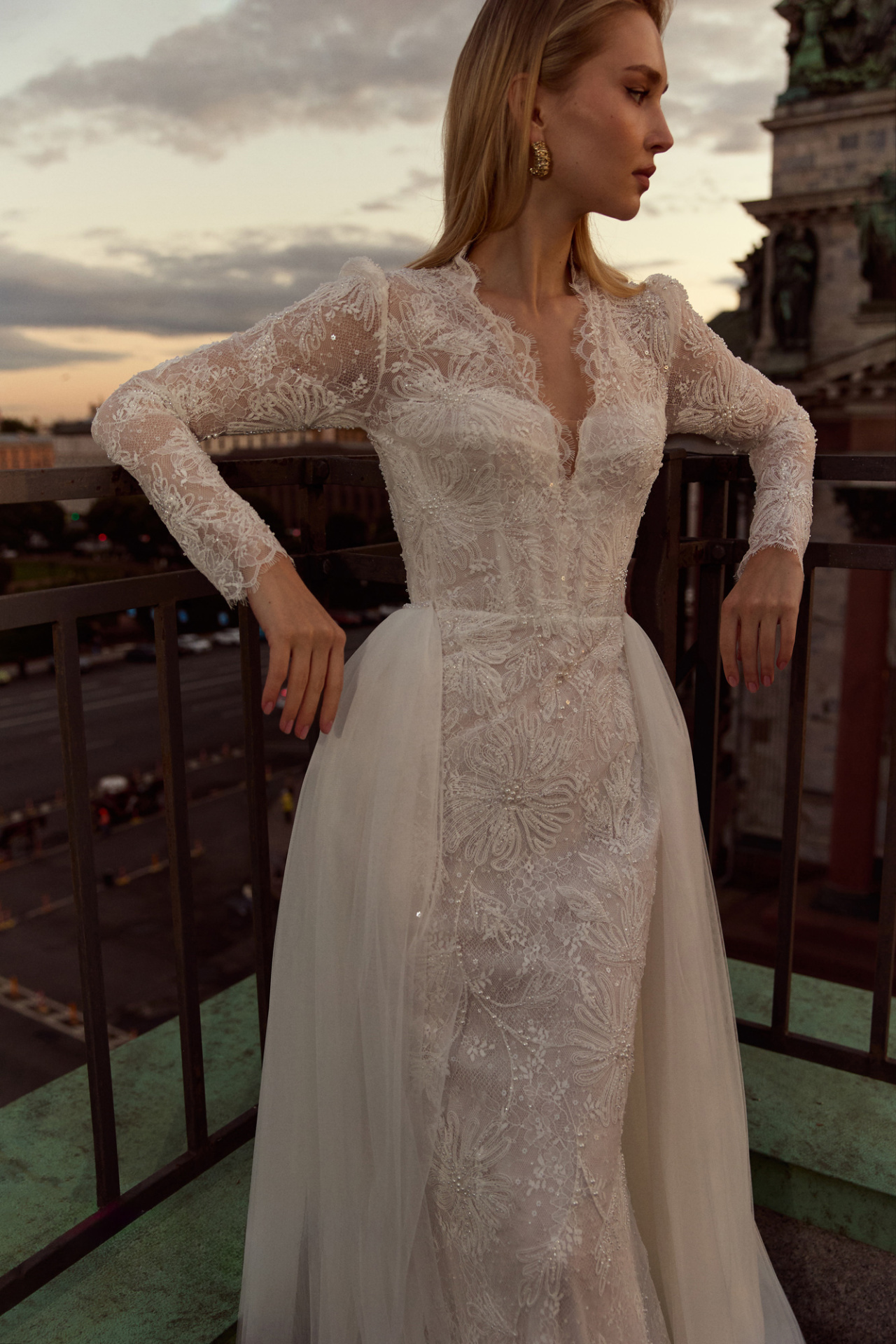 Свадебное платье русалка с рукавами и съемным шлейфом фото