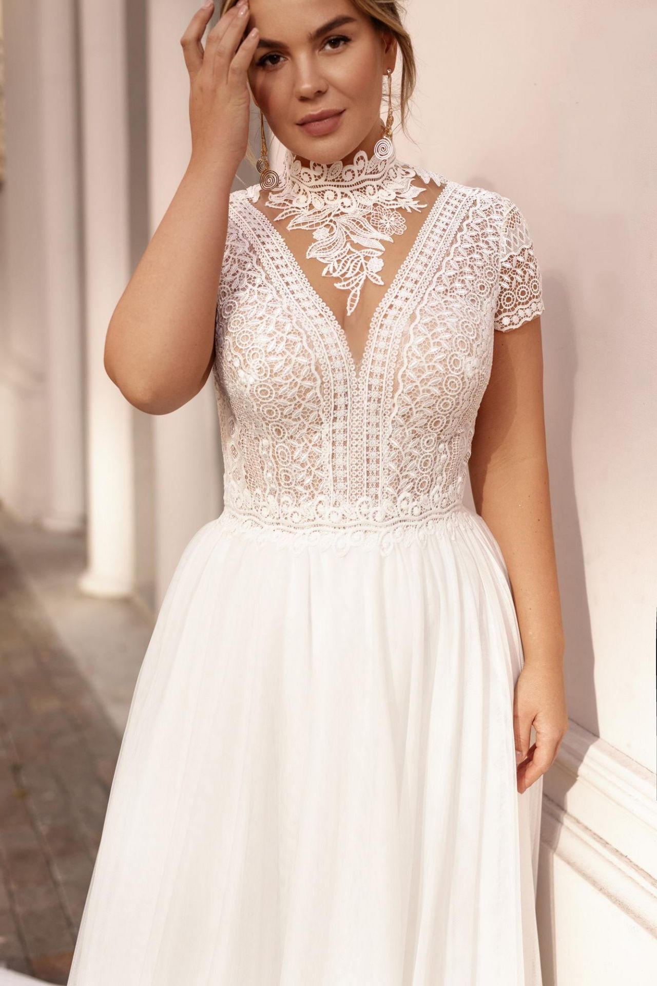 Стильное свадебное платье для полных фото