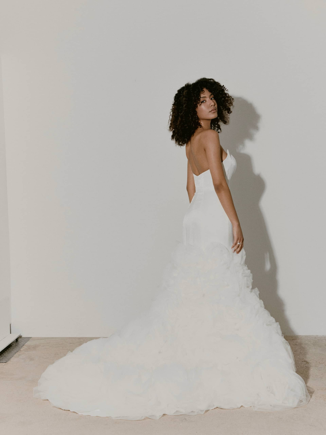 Торжественное свадебное платье из ткани Саншайн фото