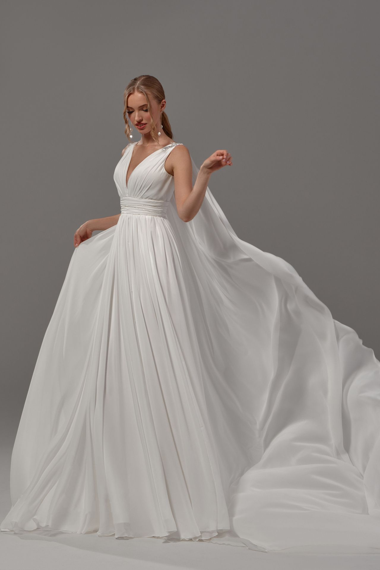 Легкое свадебное платье с юбкой из шифона фото