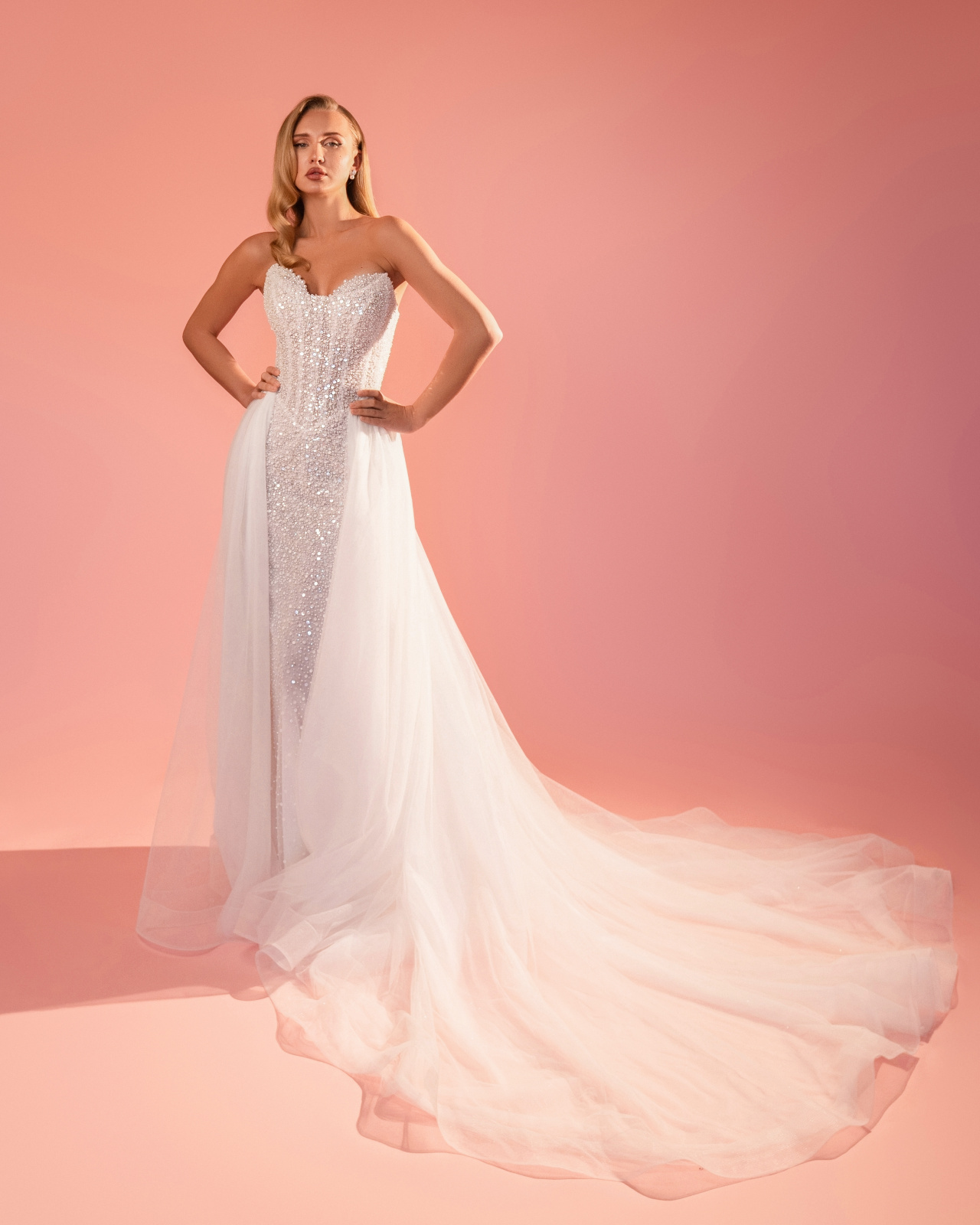 Сверкающее свадебные платье рыбка со съемным шлейфом фото