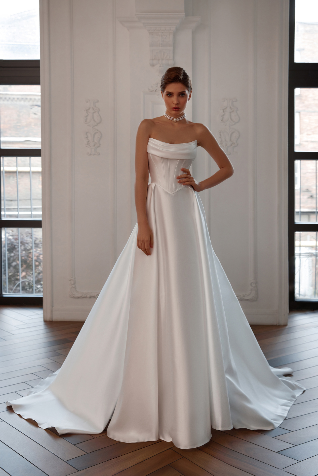 Атласное свадебное платье с диснеевским корсетом фото