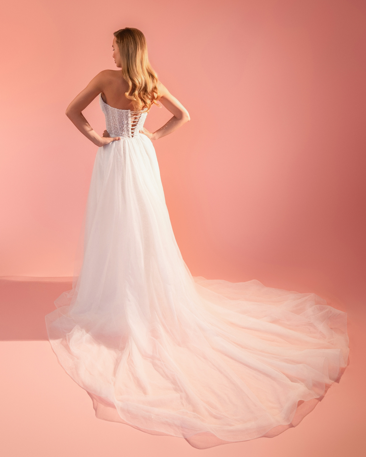 Сверкающее свадебные платье рыбка со съемным шлейфом фото