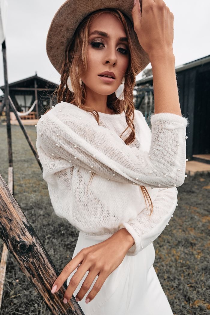 Шерстяной свитер с жемчугом