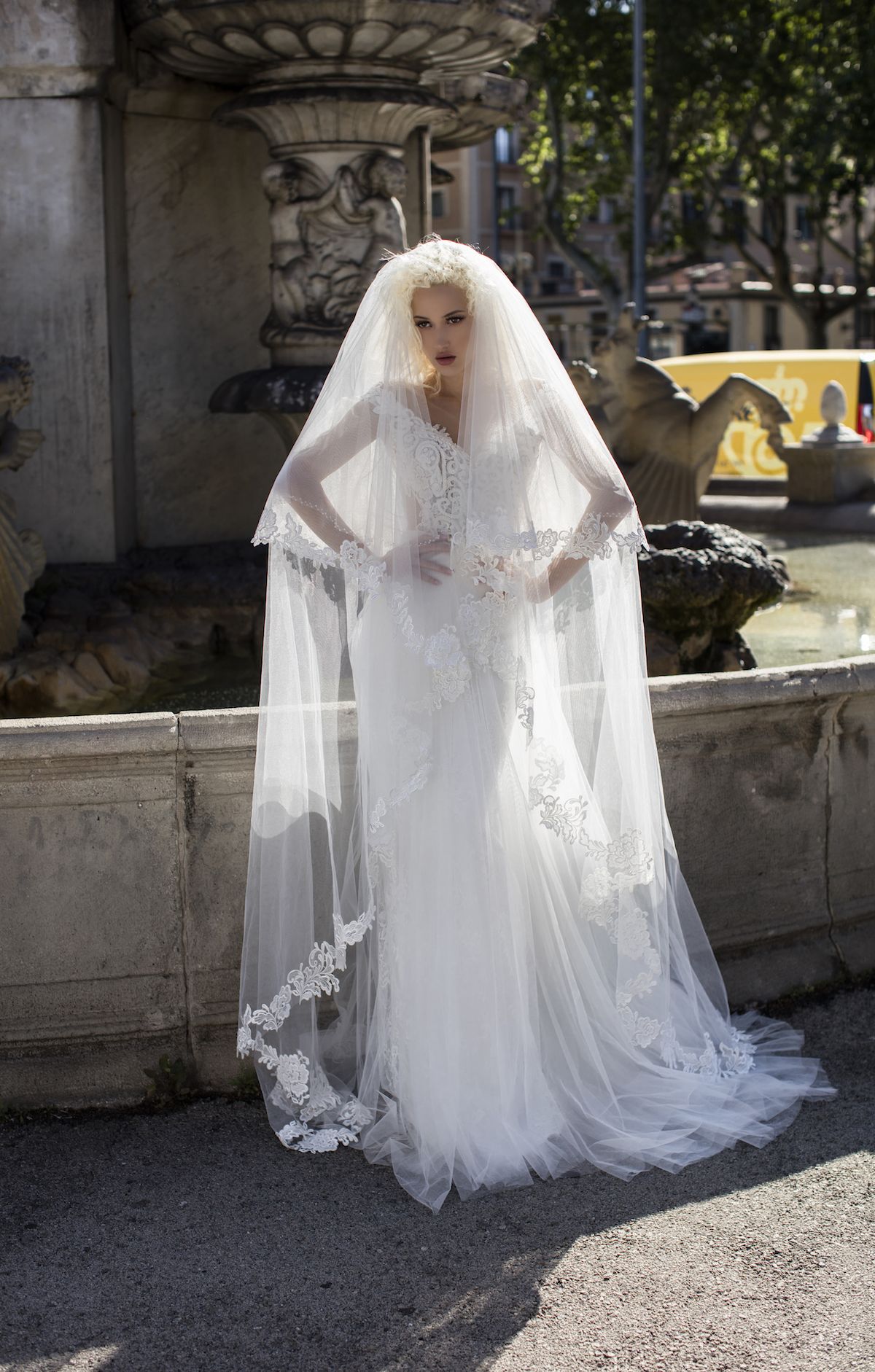 Длинная кружевная свадебная фата фото