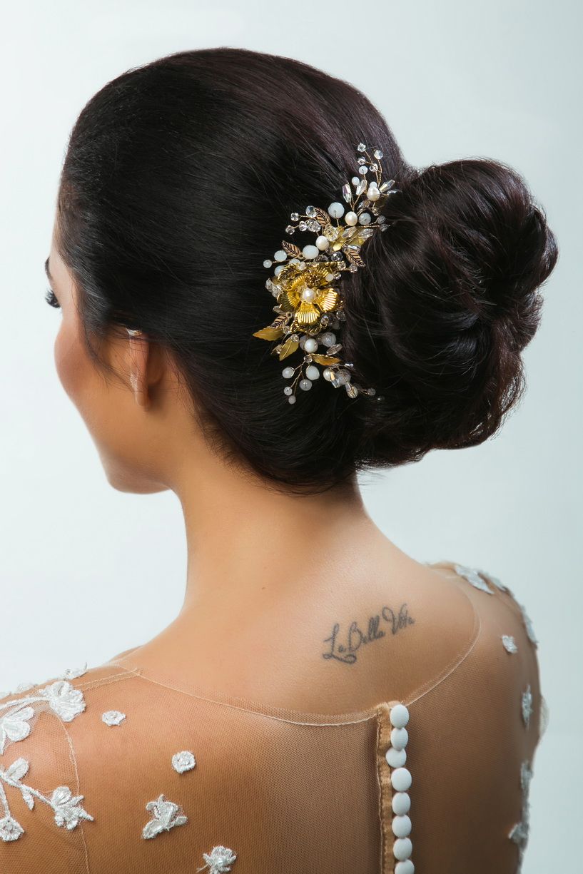 Гребень для волос в золотом цвете фото