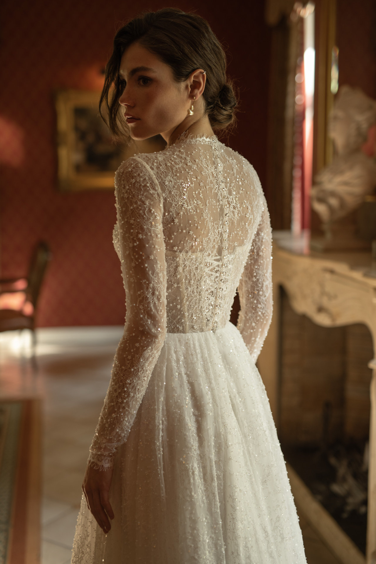 Закрытое кружевное свадебное платье фото