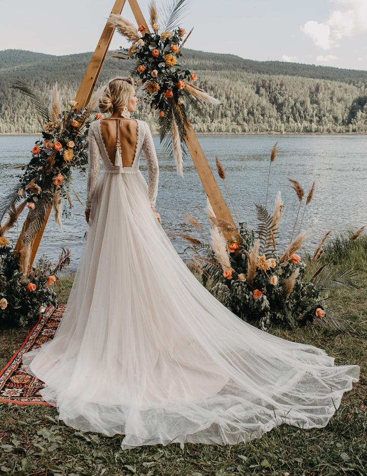 Красивое свадебное платье с открытой спиной фото