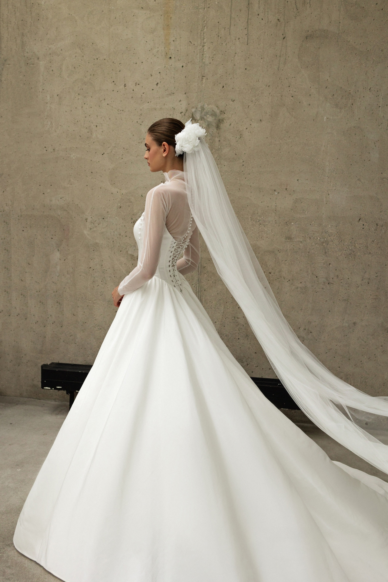 Классическое свадебное платье с прозрачным болеро фото