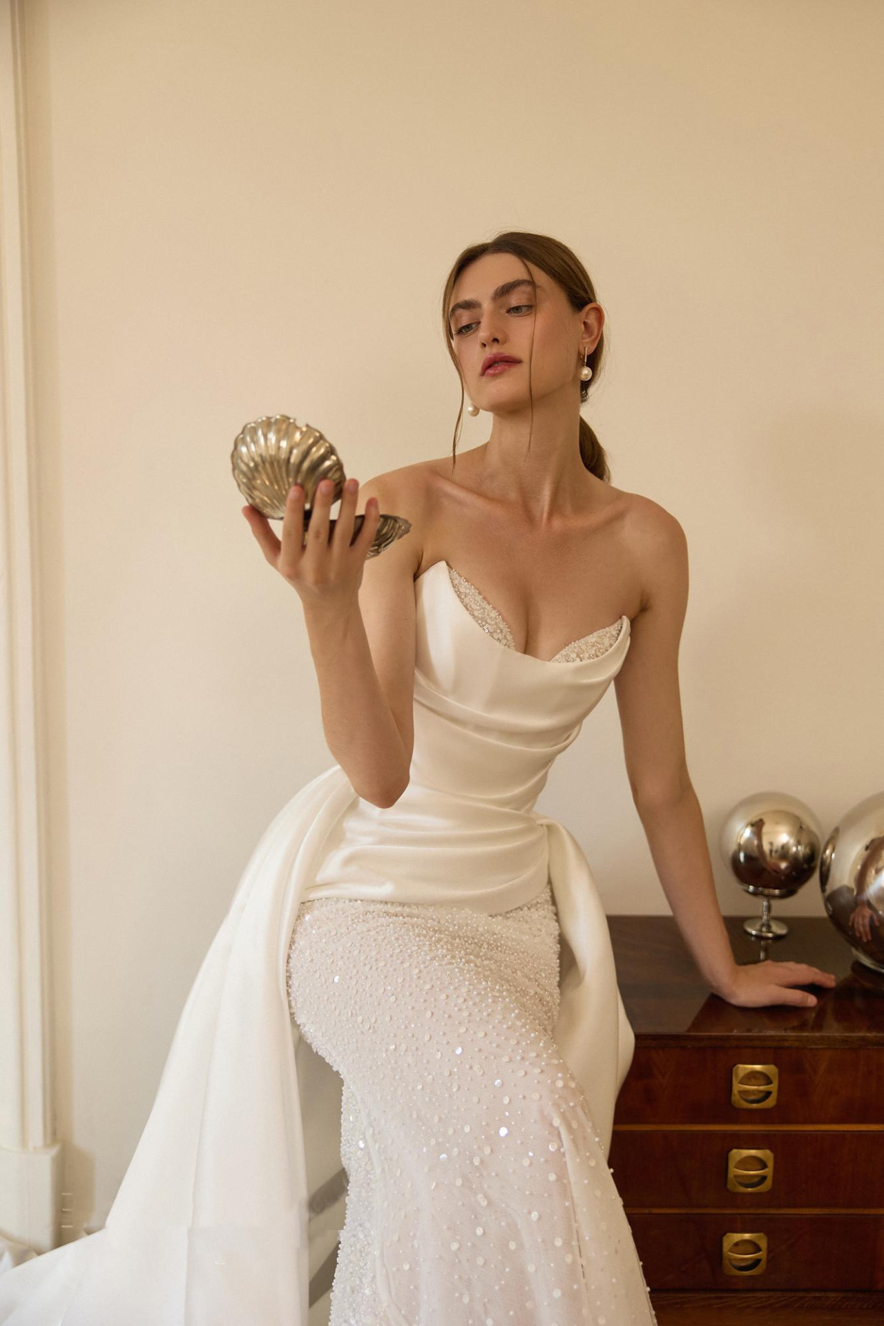 Корсетное свадебное платье с ассиметриной драппировкой фото